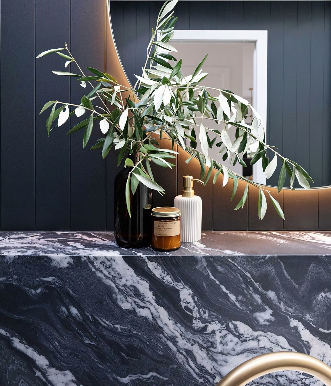 Main Bathroom Suede + Stone Showroom 2021