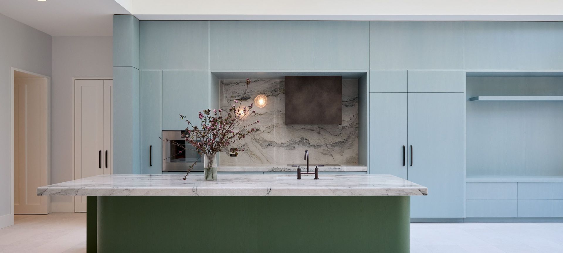 Embracing Vibrancy with Mia Lake Interiors banner