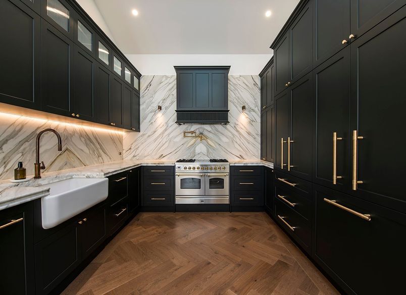 Bold in Black and Gold, Newport