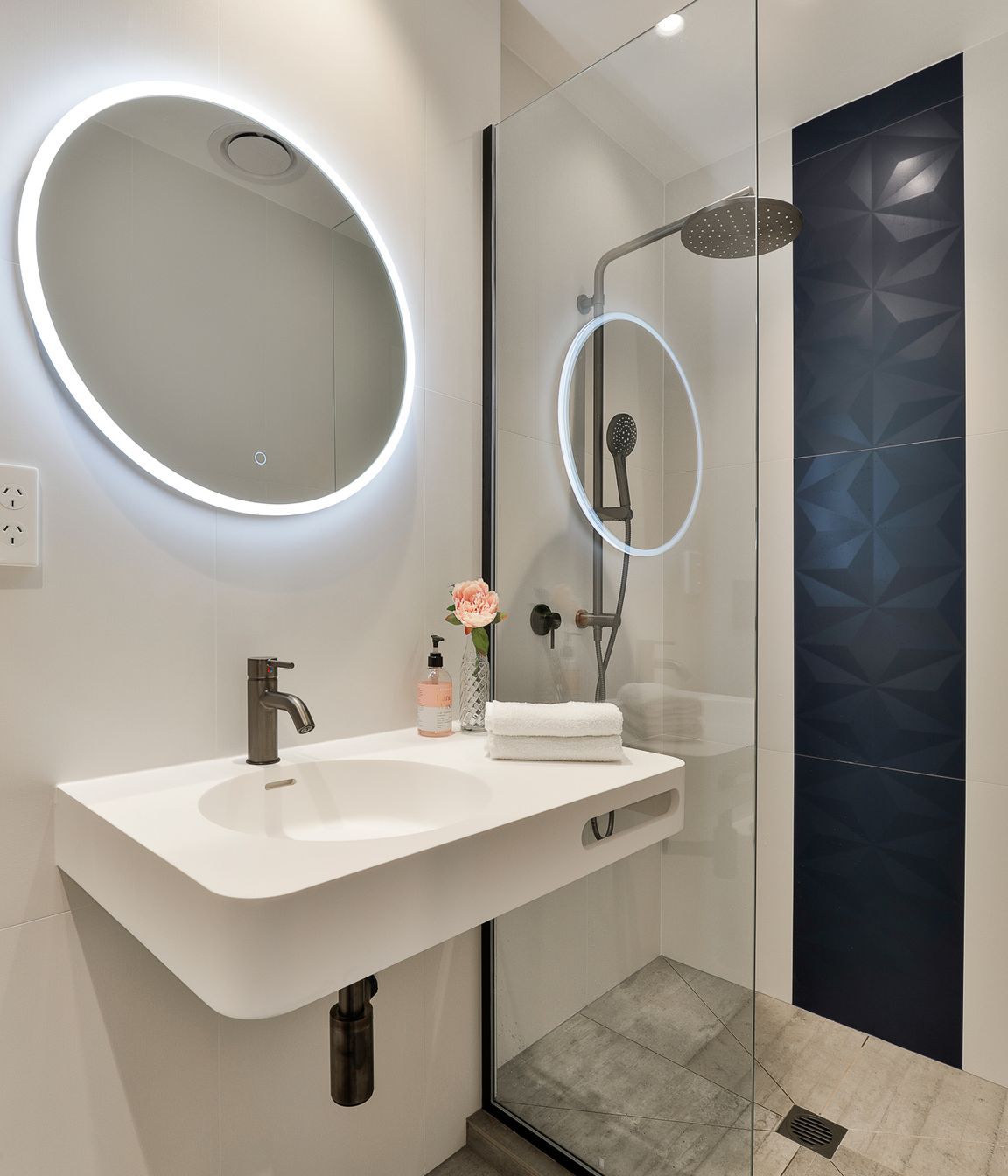 4D Diamond Deep Blue 400x800mm with Victoria Gypsum White 400x800mm wall with Industry Grigio 600x600mm floor
