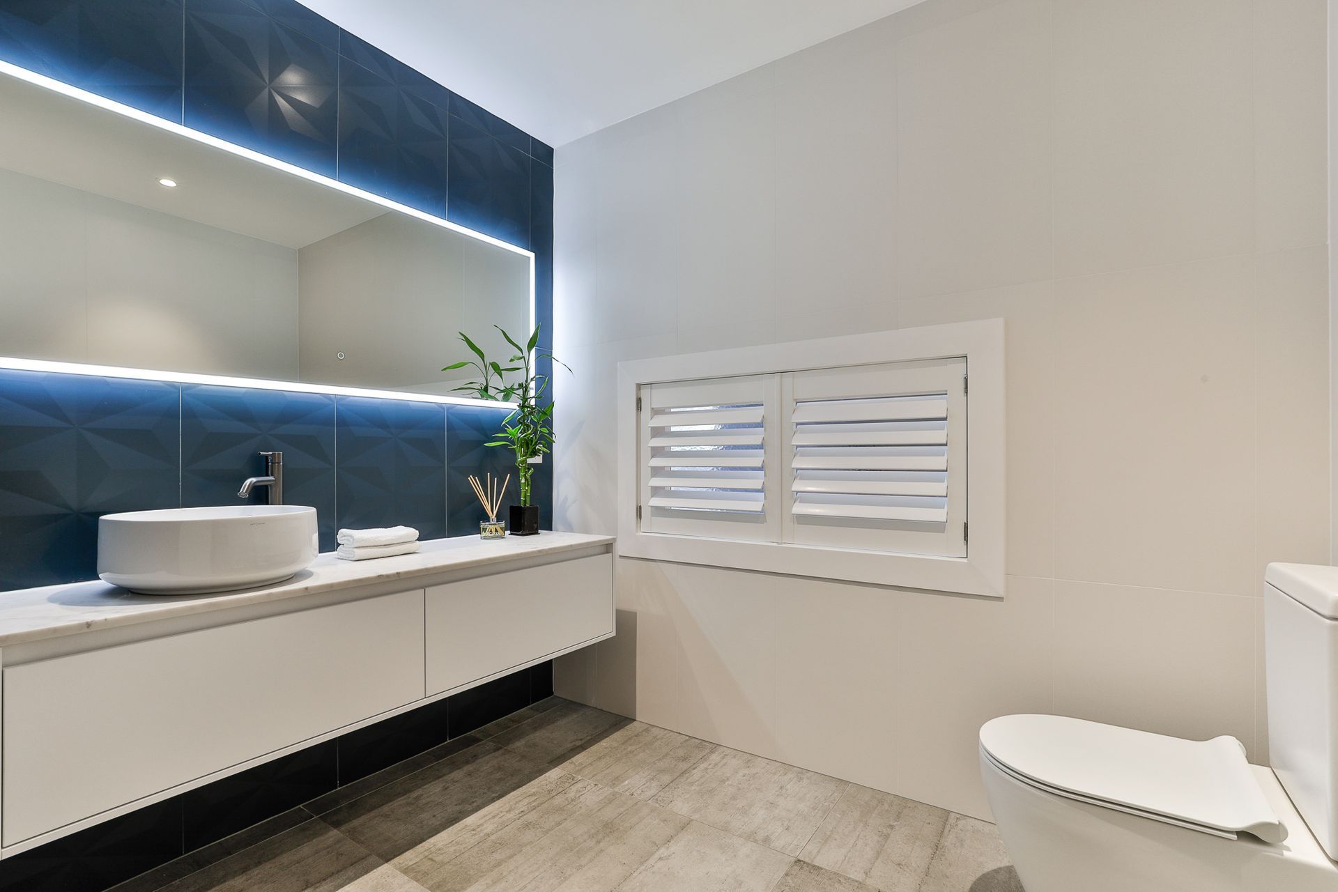 4D Diamond Deep Blue 400x800mm with Victoria Gypsum White 400x800mm and Industry Grigio 600x600mm floor