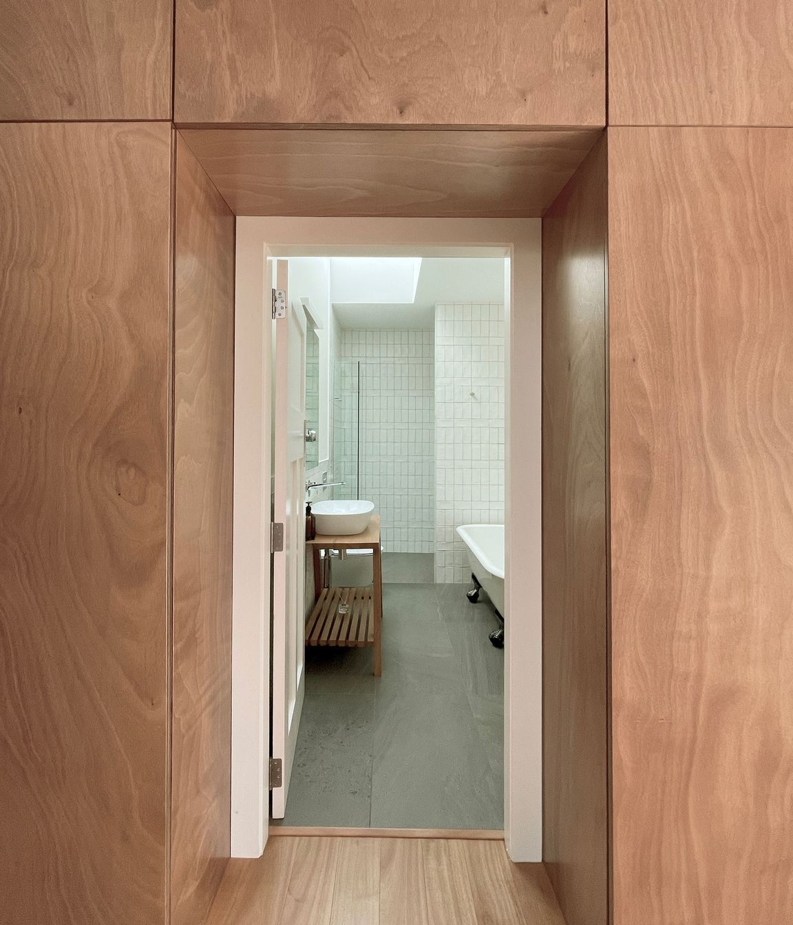 aka-g-bathroom.jpg