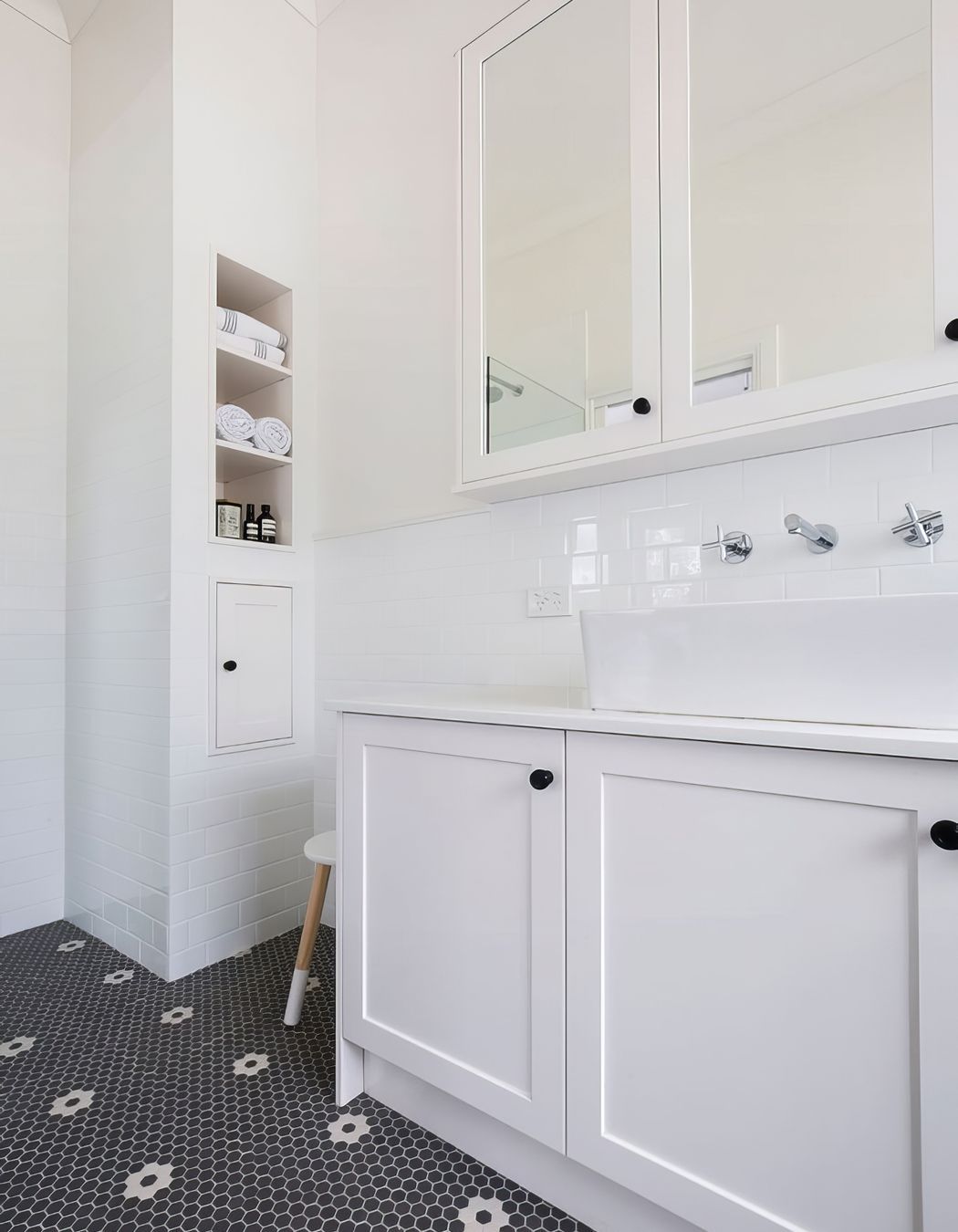 Black and White Ensuite Bathroom Renovation