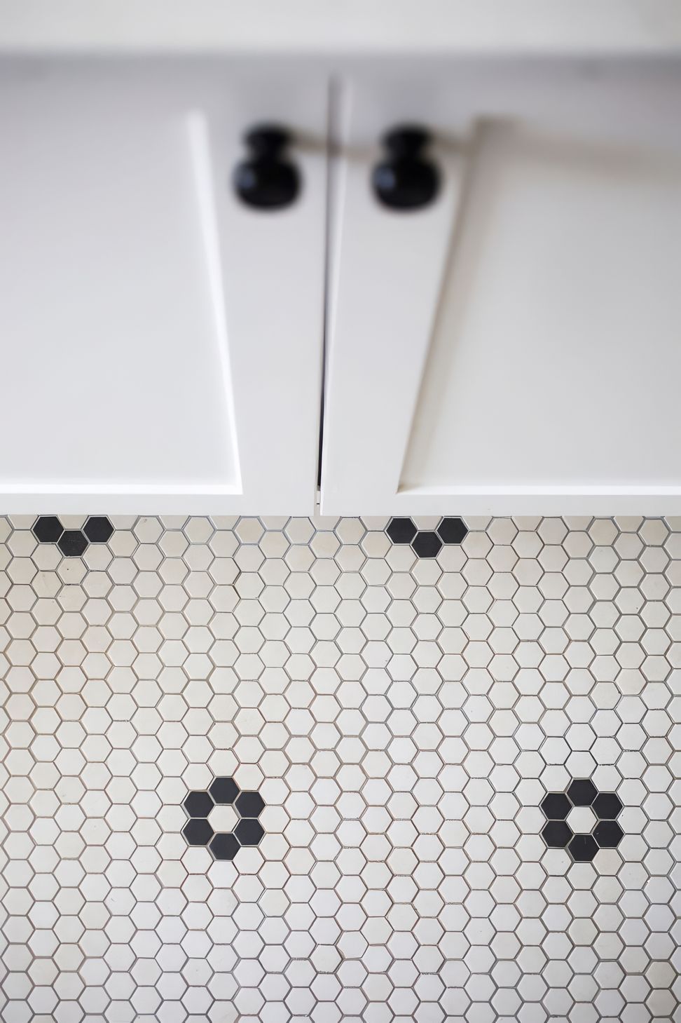 archipro-hamptons-bathroom-tiles-helen-baumann-design-v2.jpeg