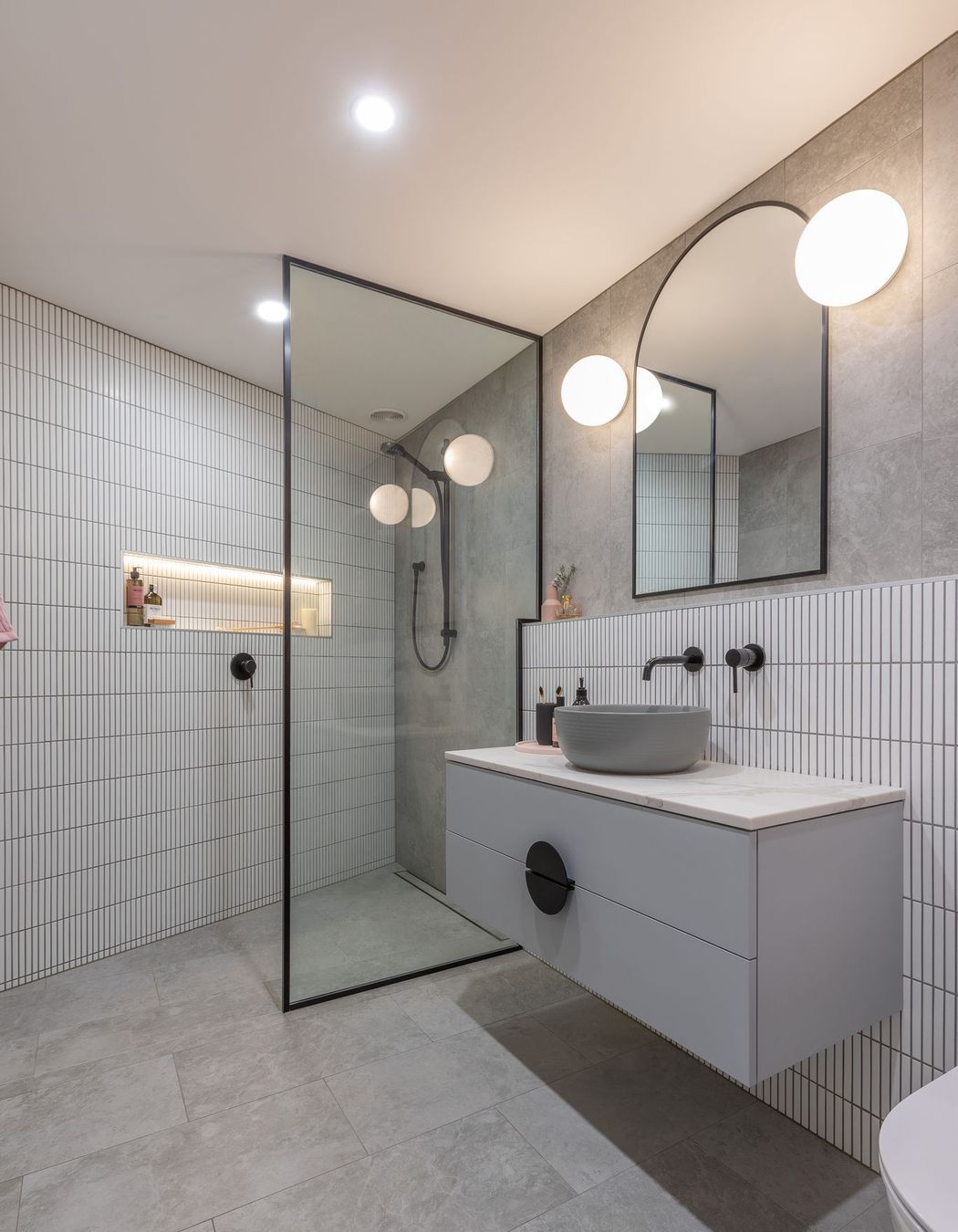 Cube Dentro Bathroom