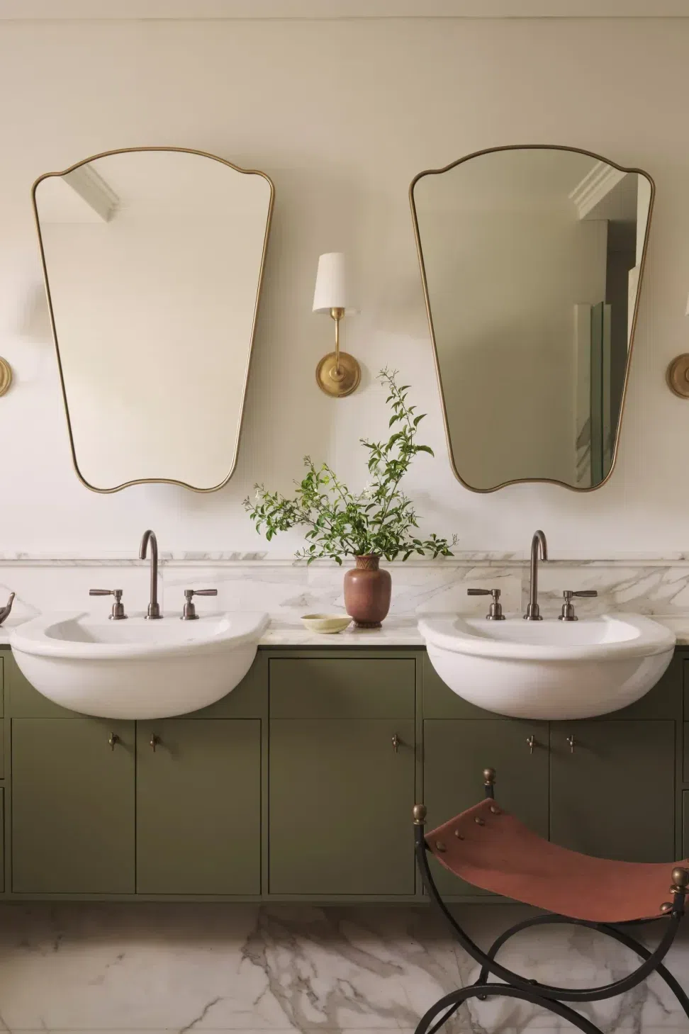 ensuite-bathroom1.webp
