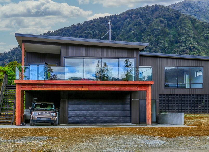 Lakeside Holiday Home
