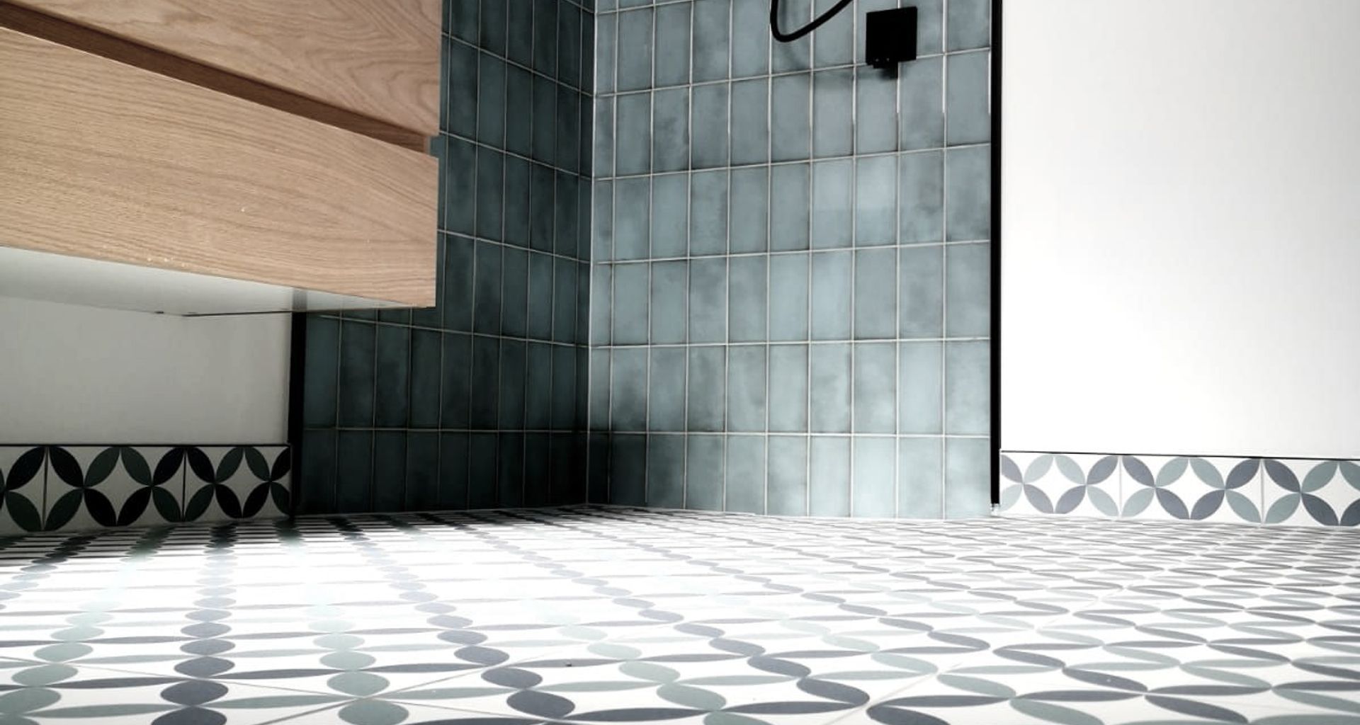 Aqua Bathroom Tiling banner