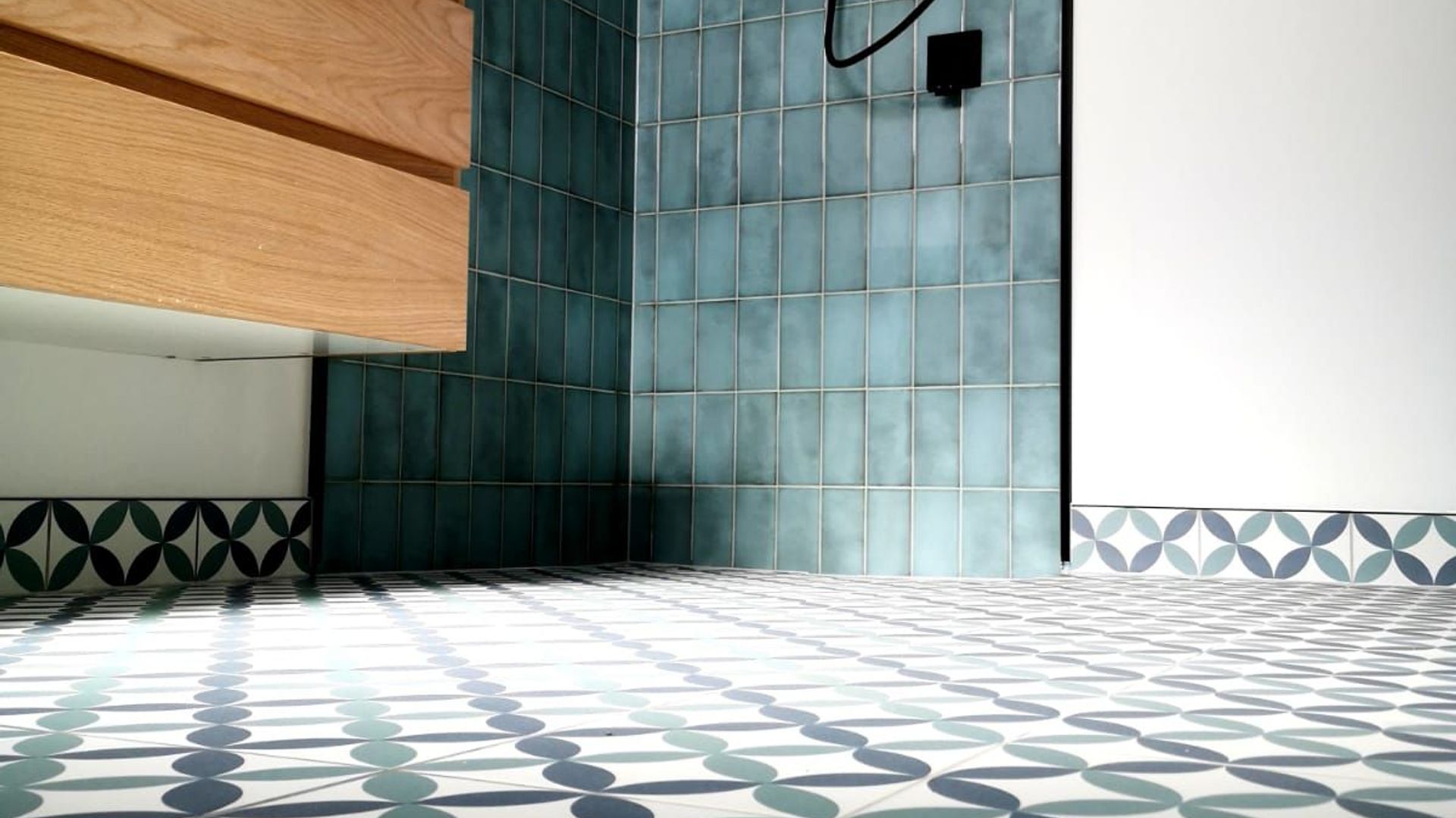 Aqua Bathroom Tiling banner