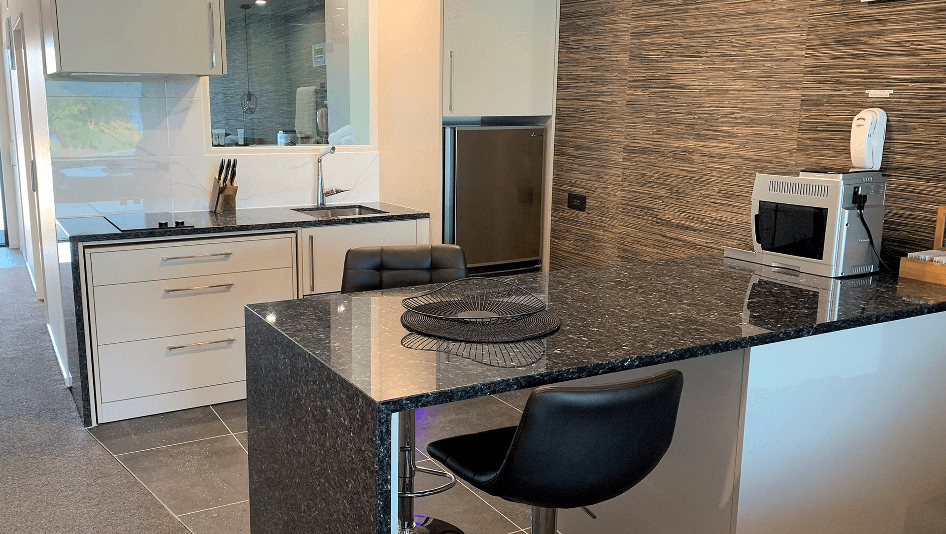 Tanara Deluxe Studio Apartments banner