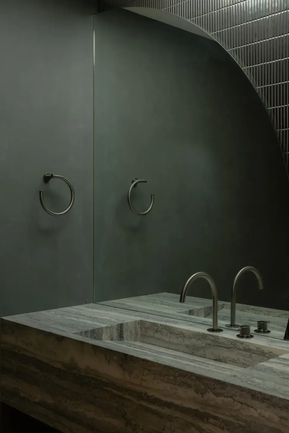 lakeridgehouse-ambitec-powderroomgreen.webp