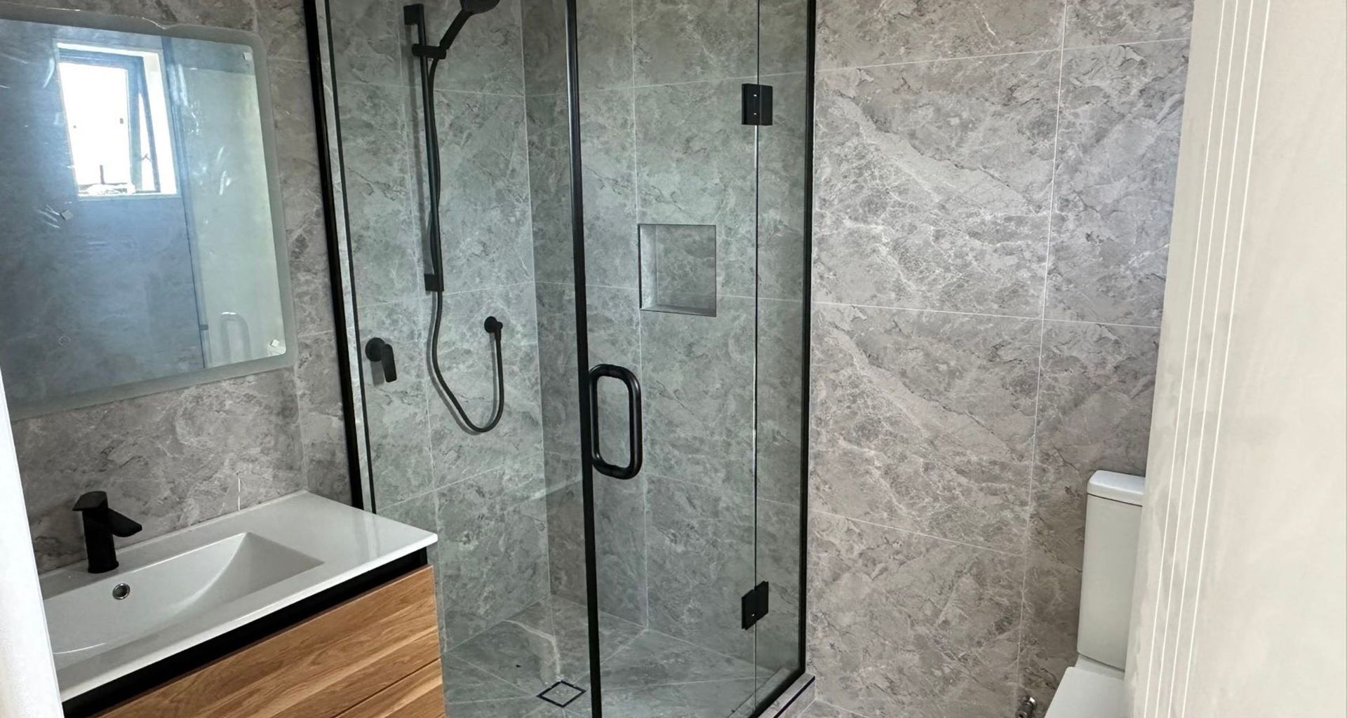 Damn Good Tiling - full tiled bathroom banner