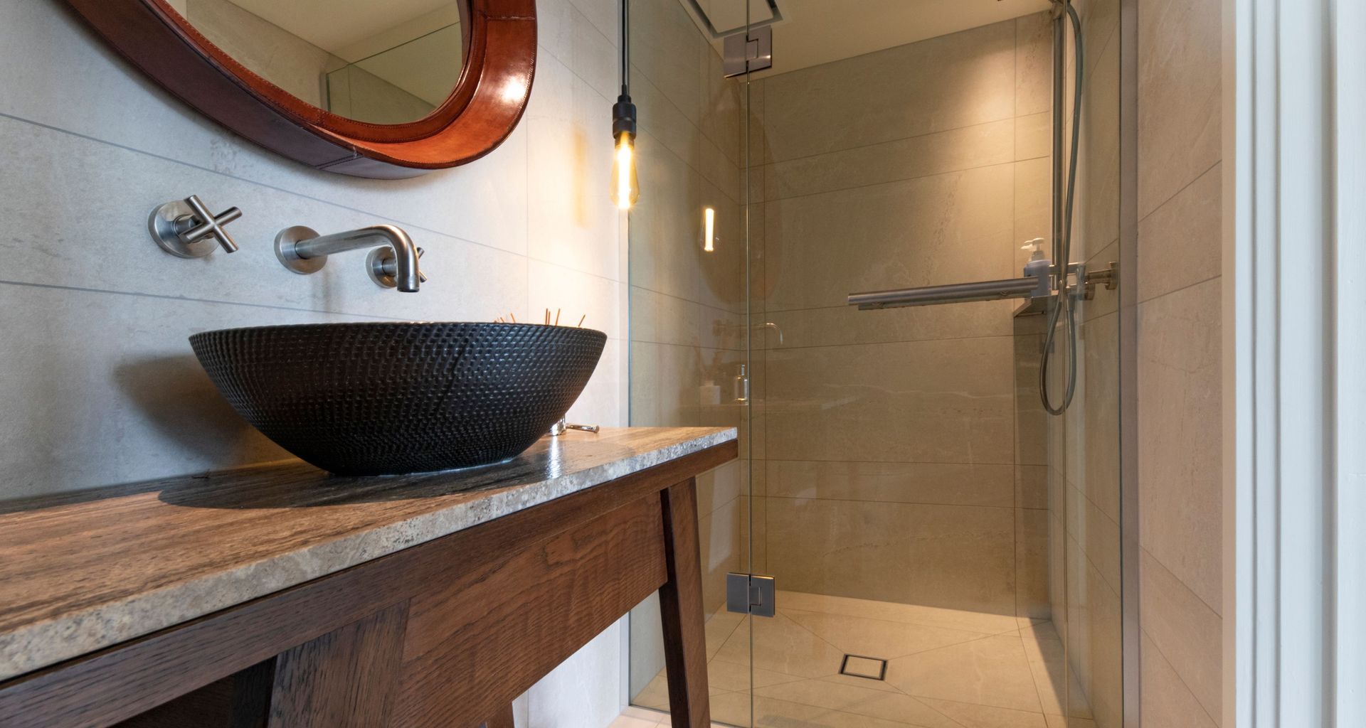 Piha Road : Ensuite banner