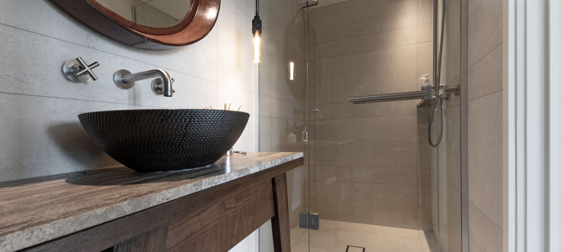 Piha Road : Ensuite banner