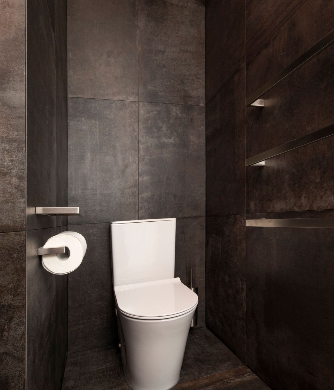 Piha Road : Main Bathroom 