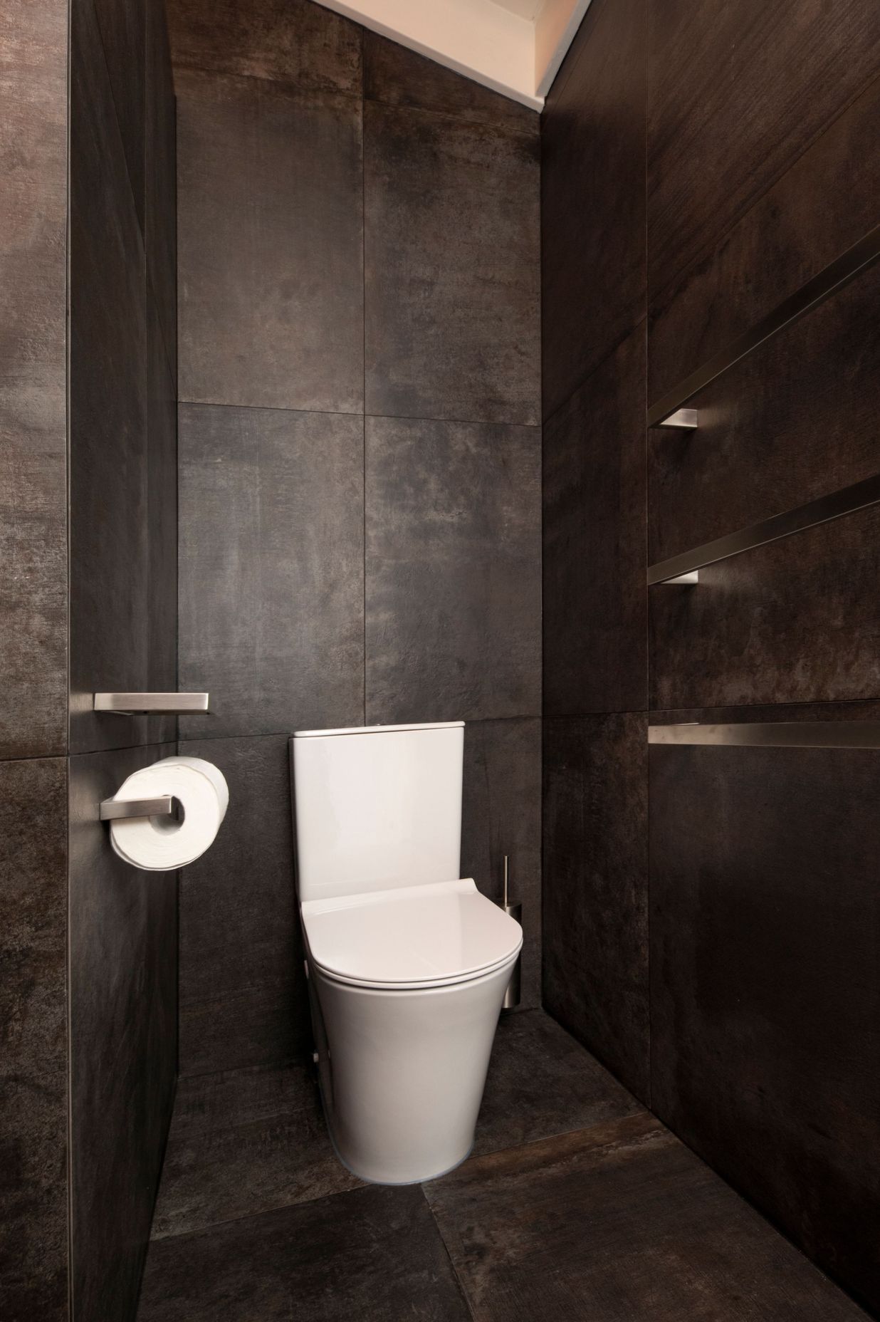 Piha Road : Main Bathroom