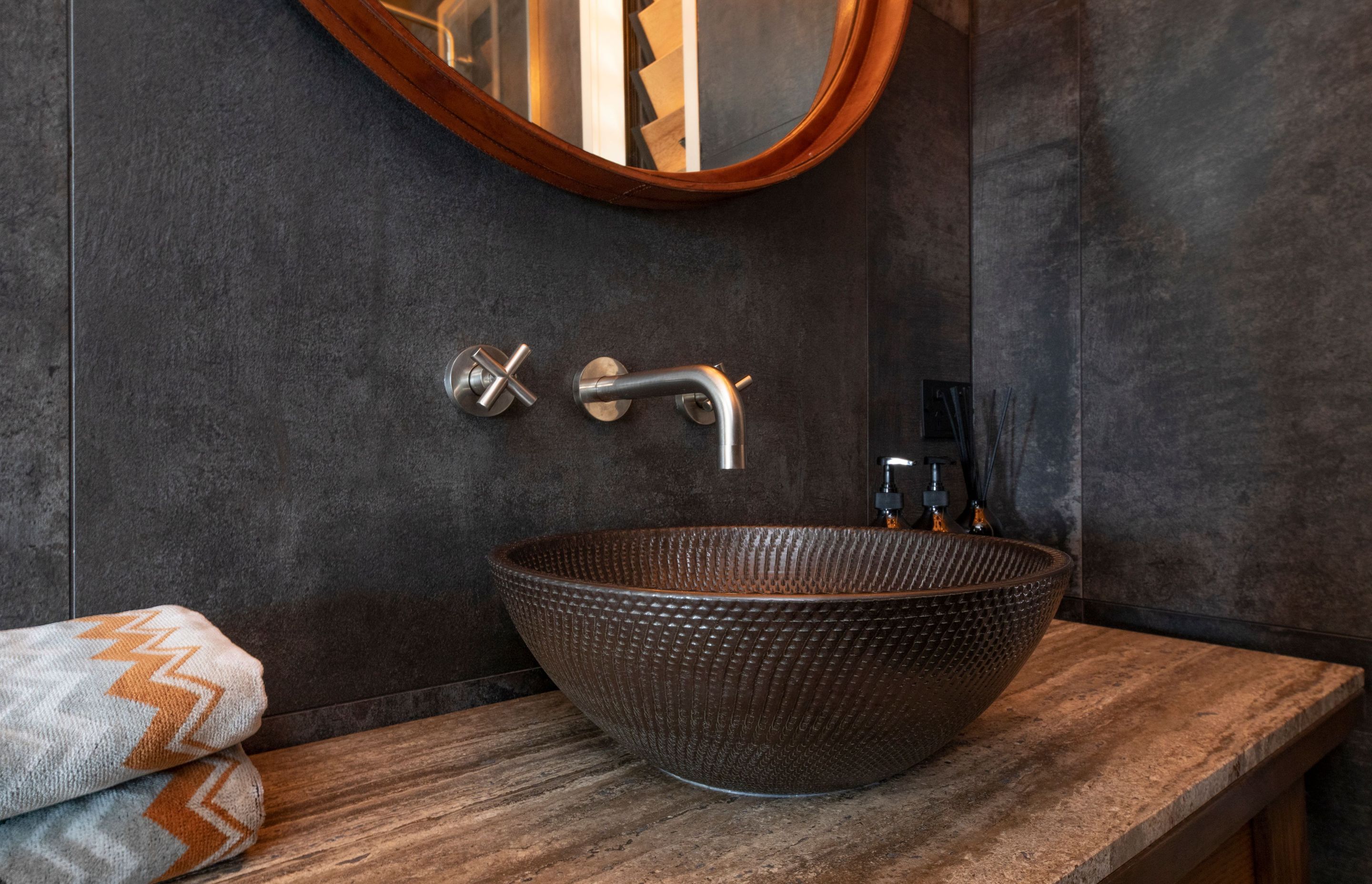 Piha Road : Main Bathroom