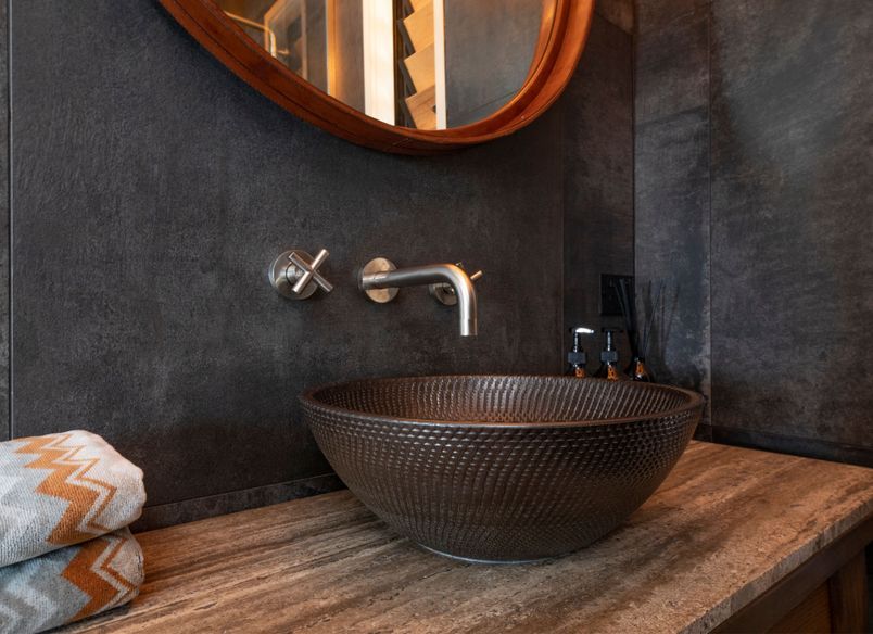Piha Road : Main Bathroom
