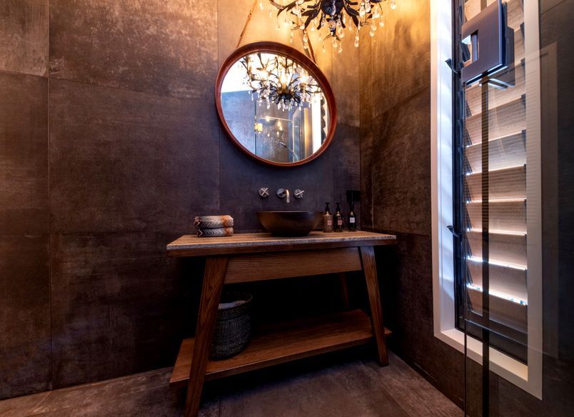 Piha Road : Main Bathroom
