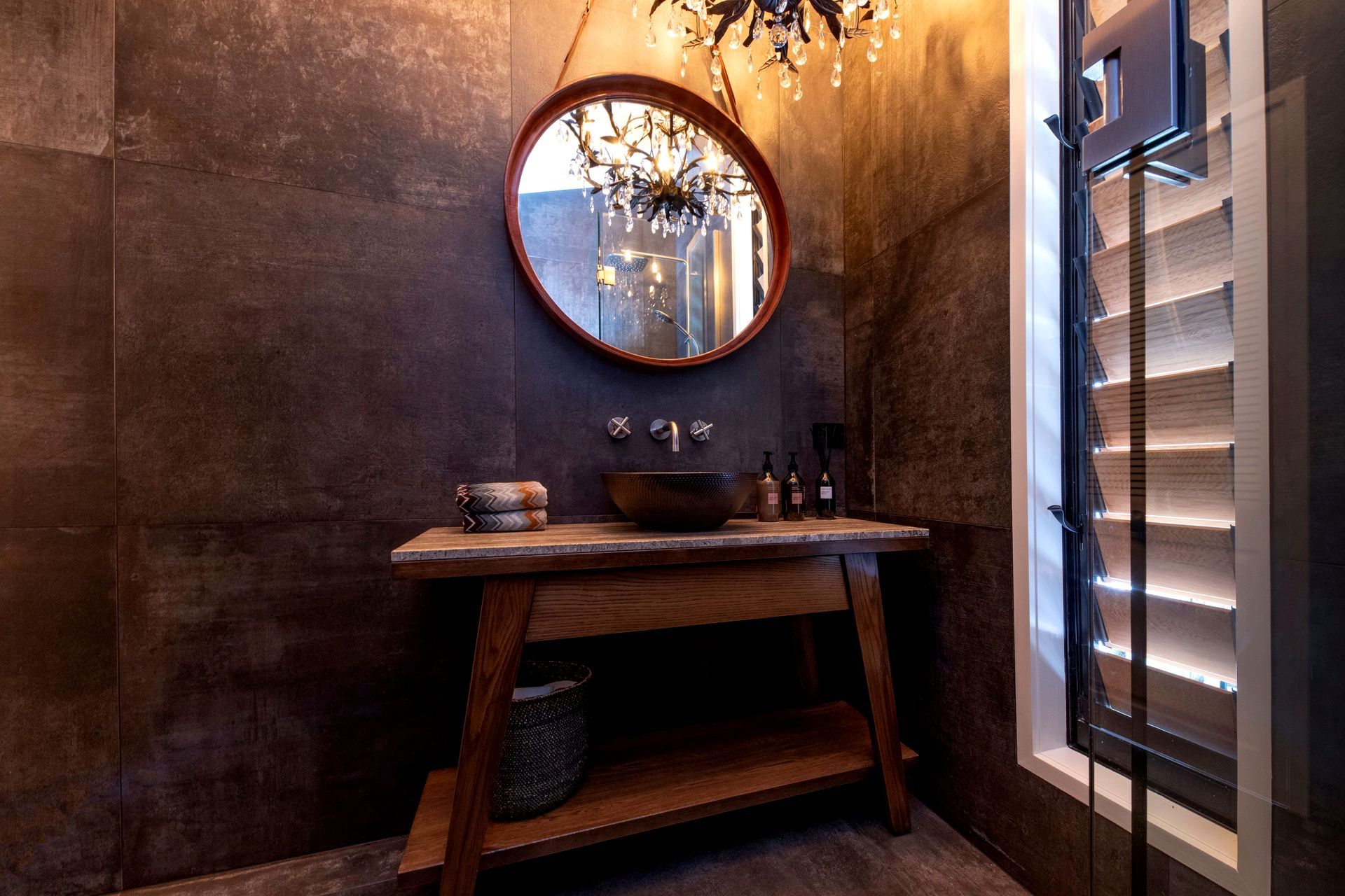 Piha Road : Main Bathroom