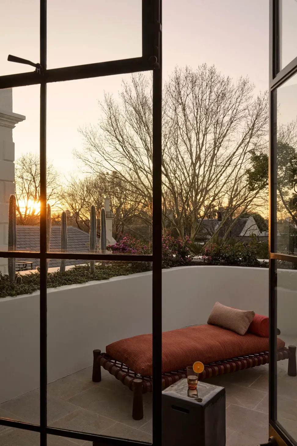 terrace-queen-v7.webp