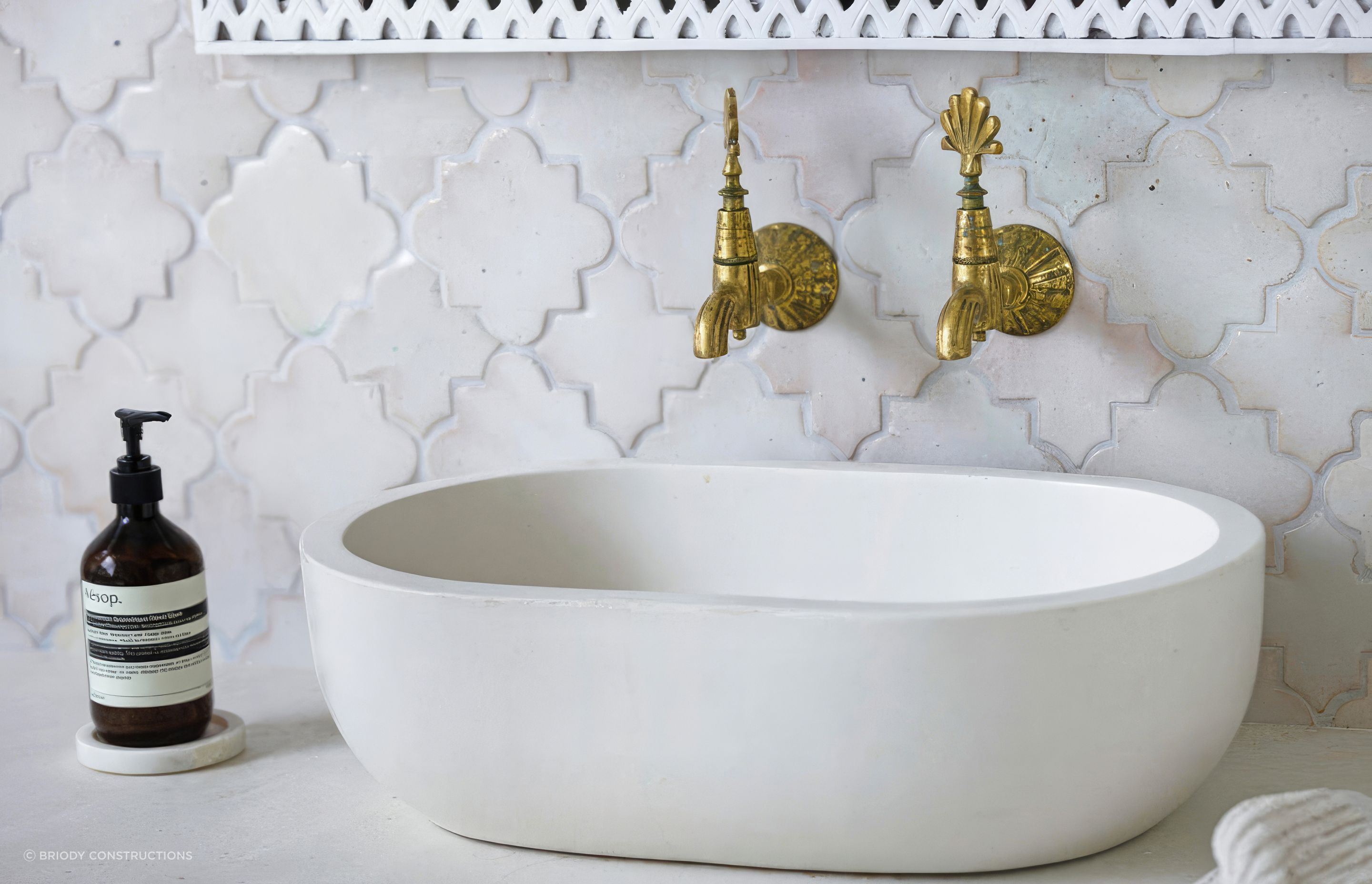 upBathroom-sink-1000x700-fix-standard-scale-400x.jpg