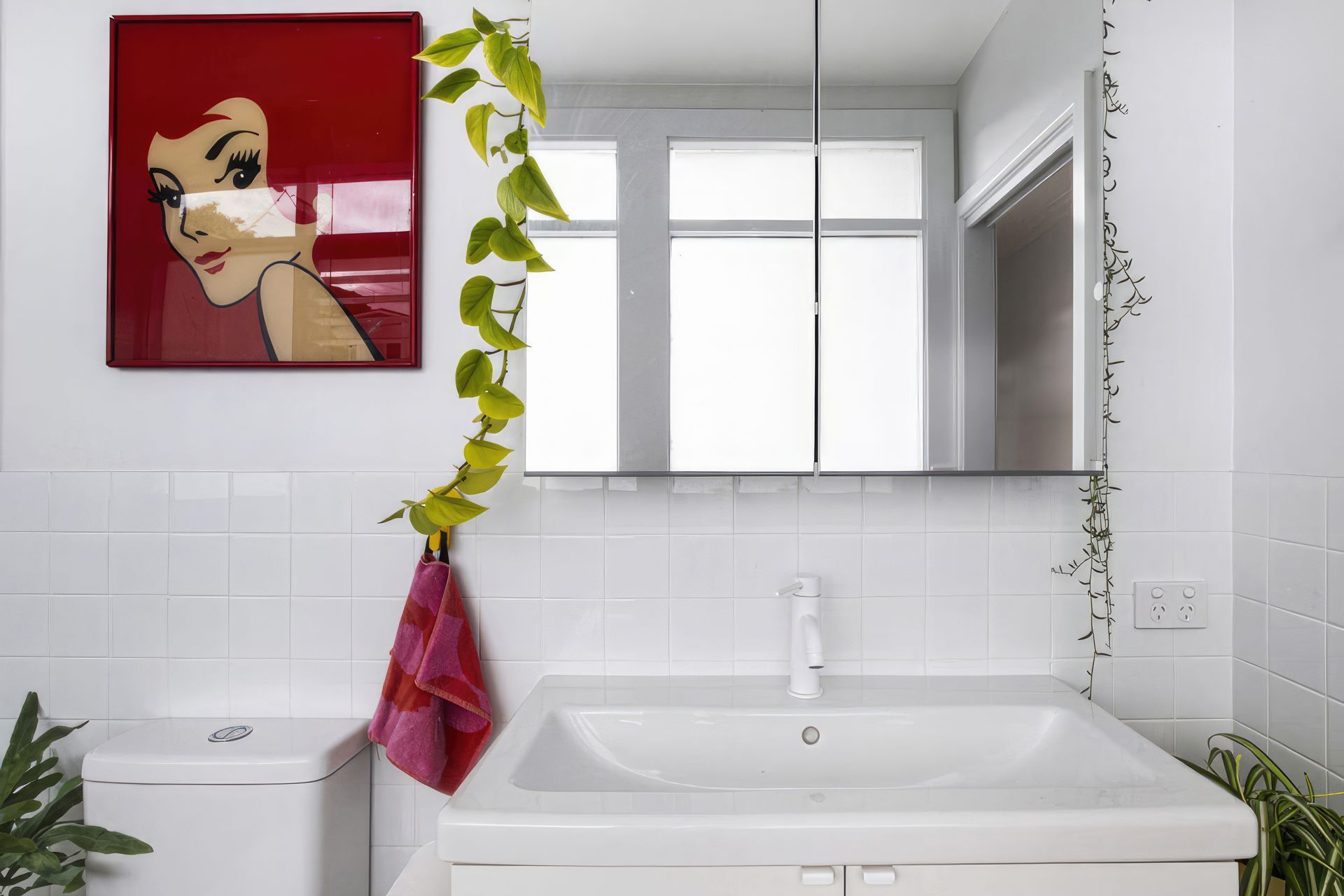 upFisher-St-bathroom-2-1000x700-fix-standard-scale-400x-v3.jpg