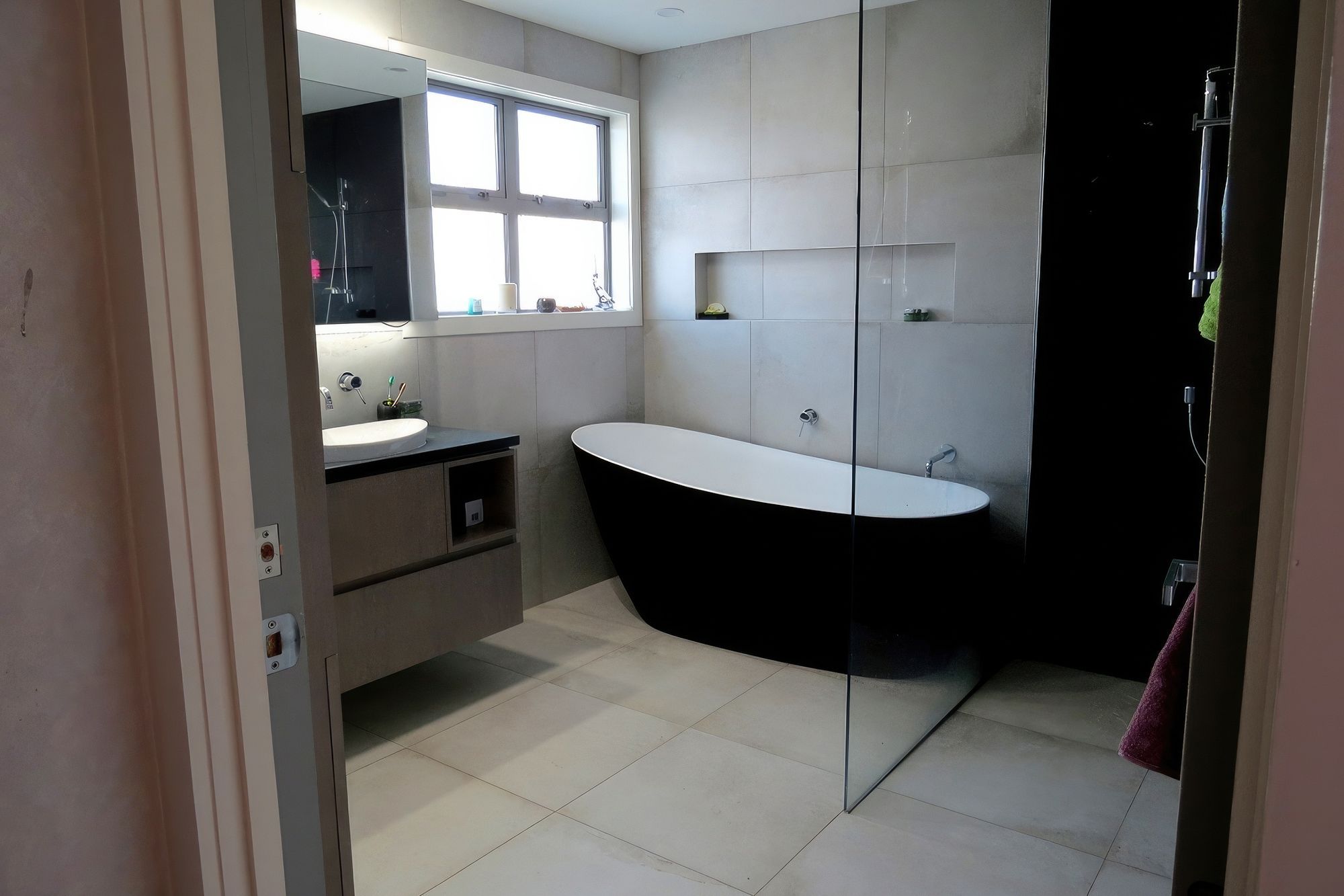 uphoming-instincts-bathroom-renovation2-1030x773-fix-standard-scale-200x.jpg
