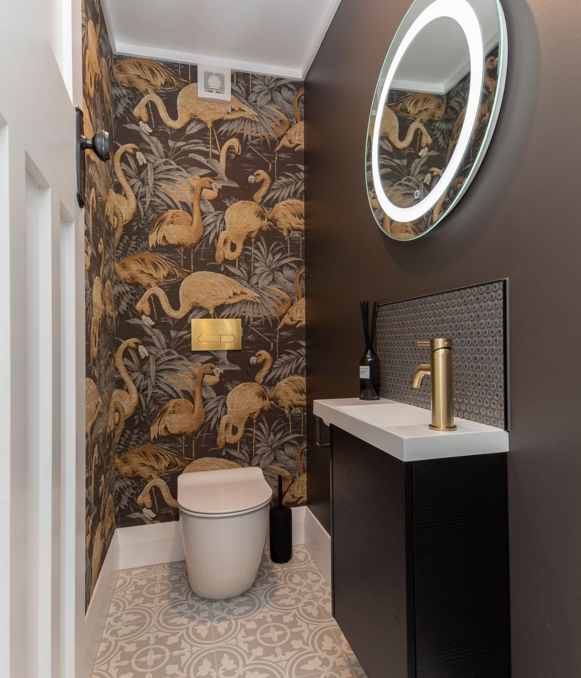 Warwick Ave : Main Bathroom and Toilet
