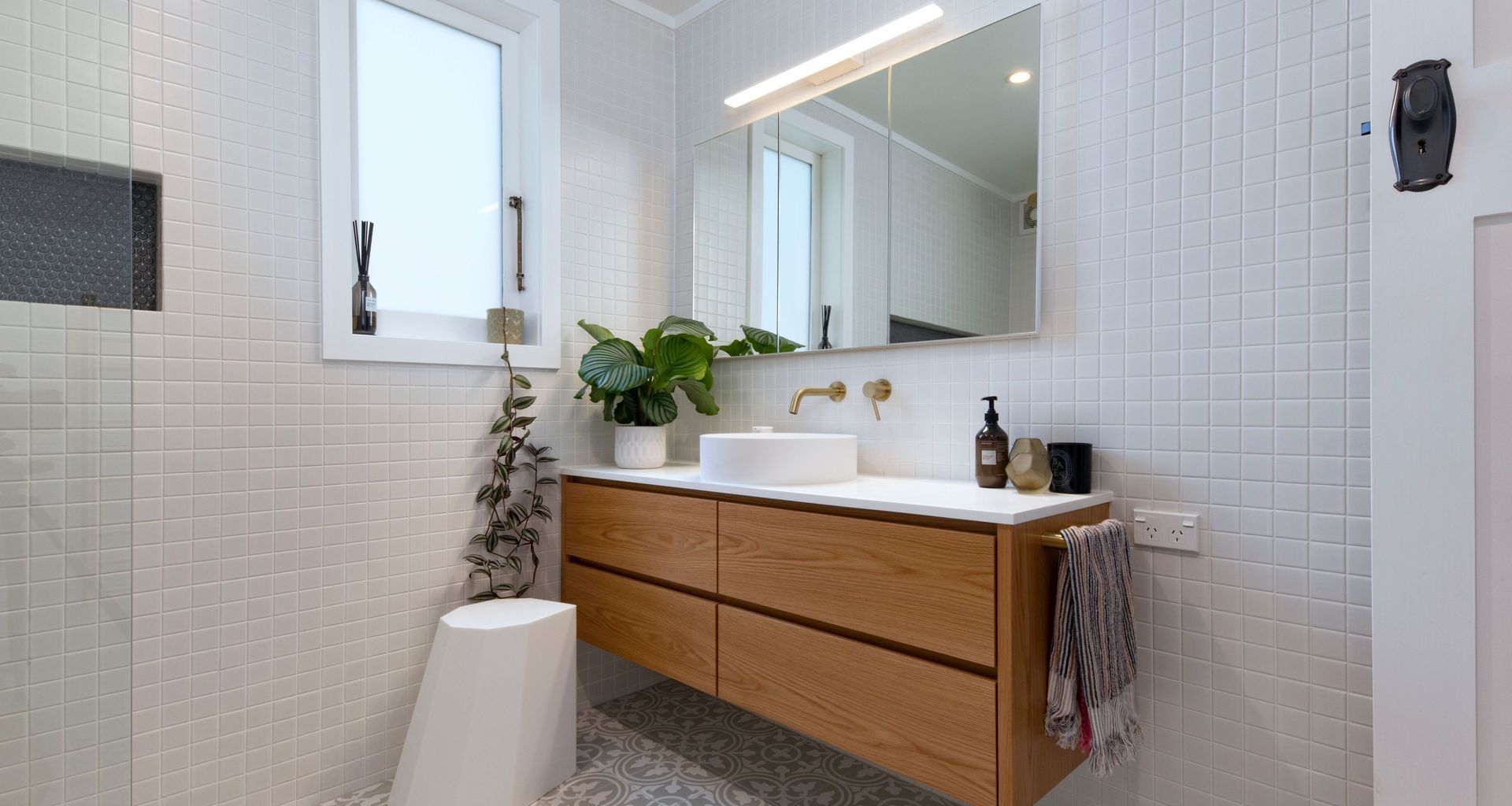 Warwick Ave : Main Bathroom and Toilet banner