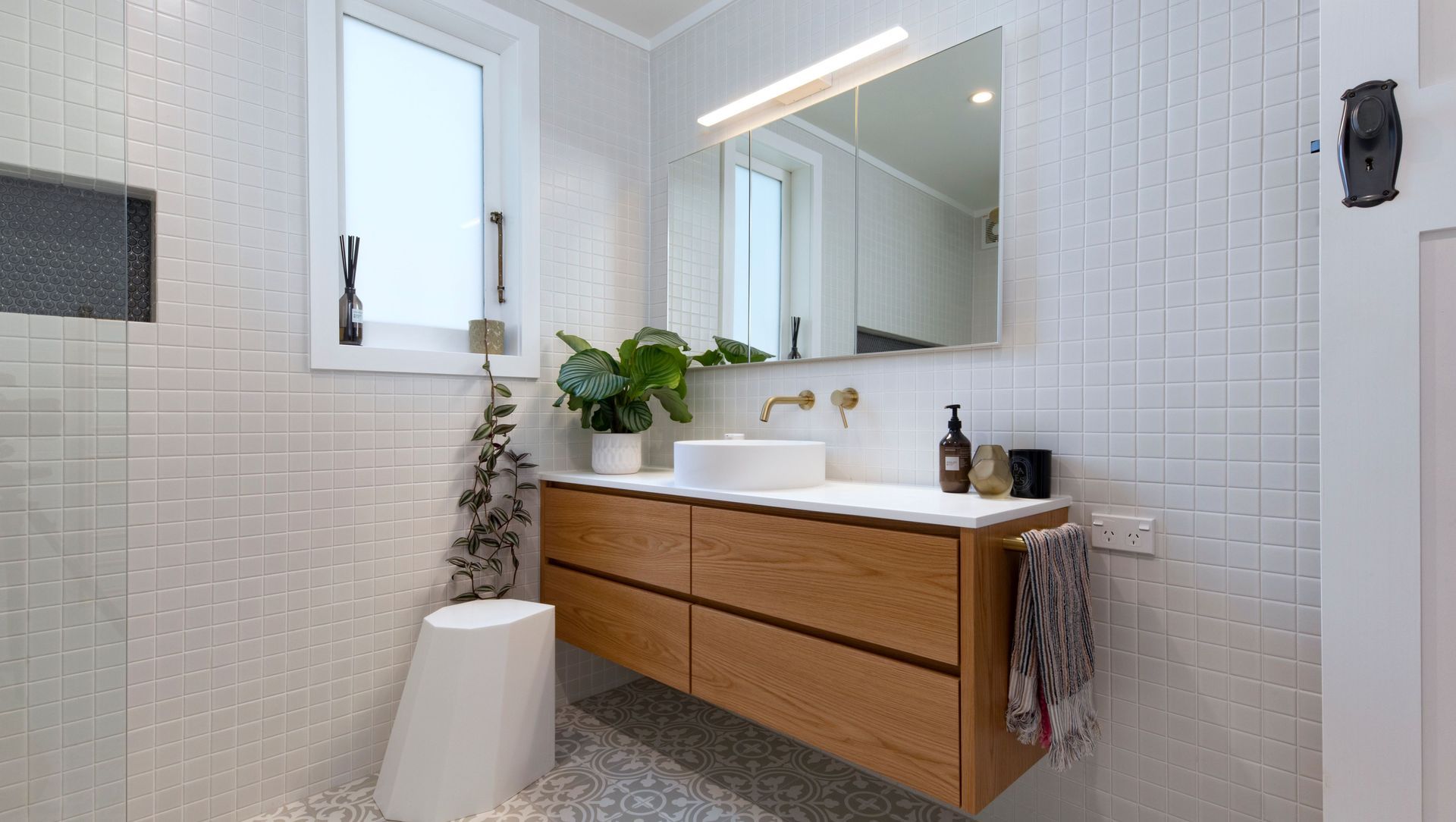 Warwick Ave : Main Bathroom and Toilet banner