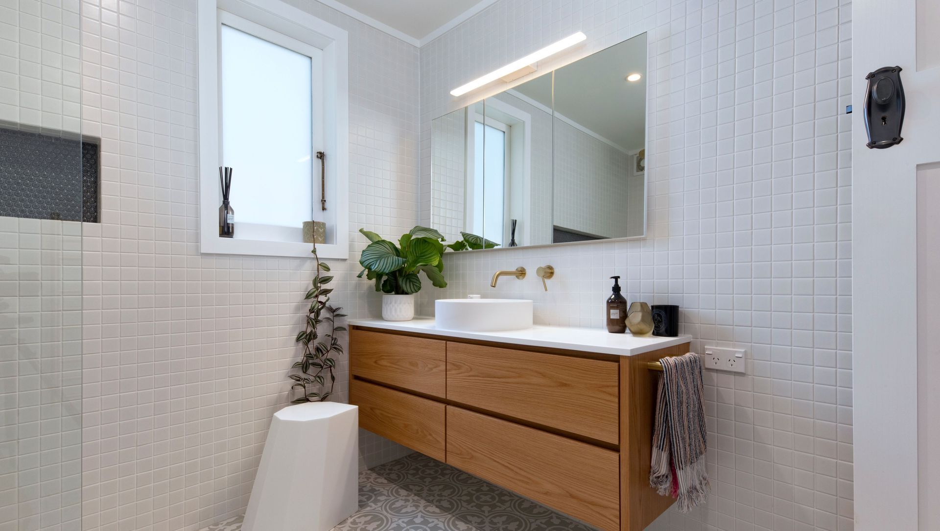 Warwick Ave : Bathroom and Toilet banner