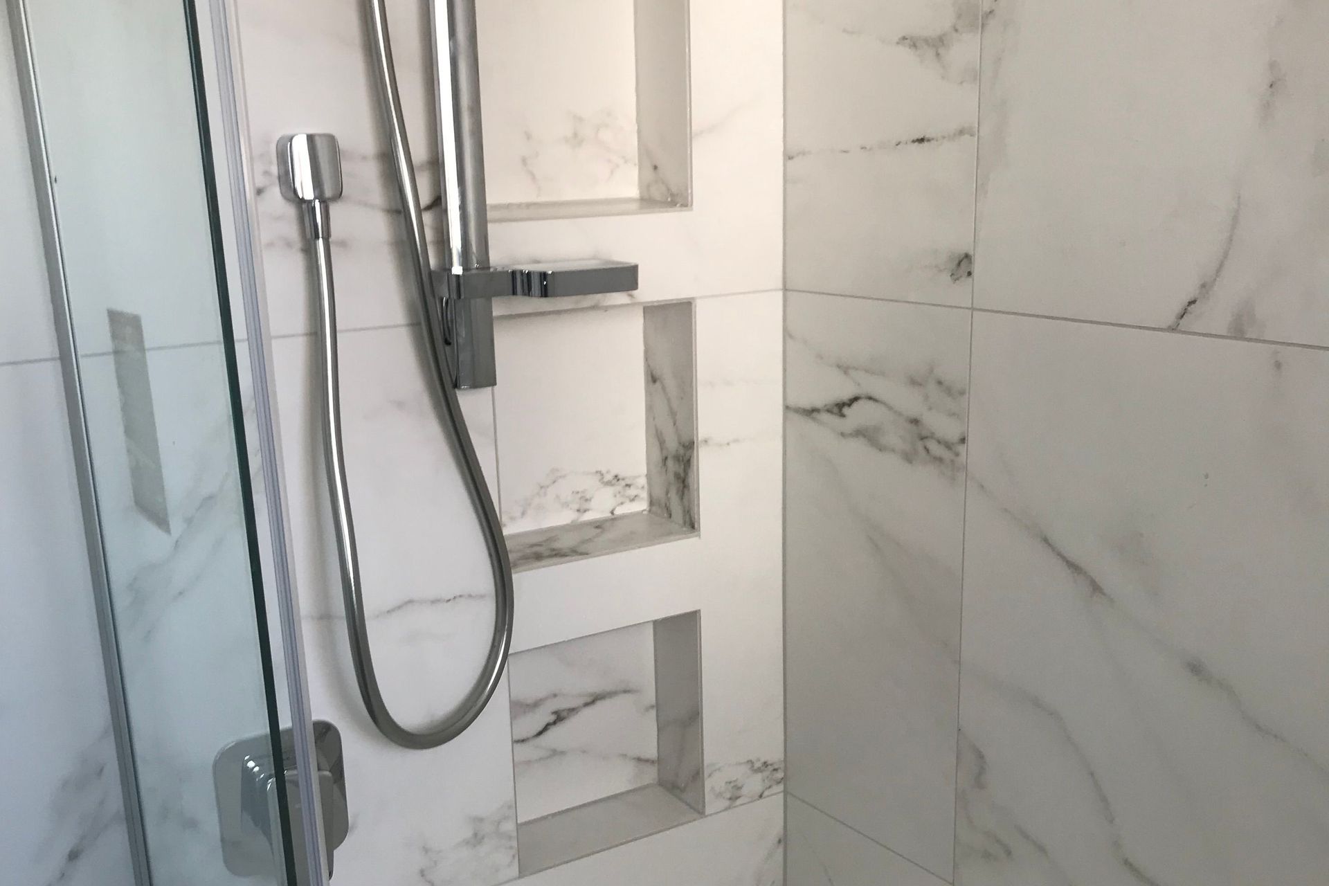 Tiled shower wall niche's