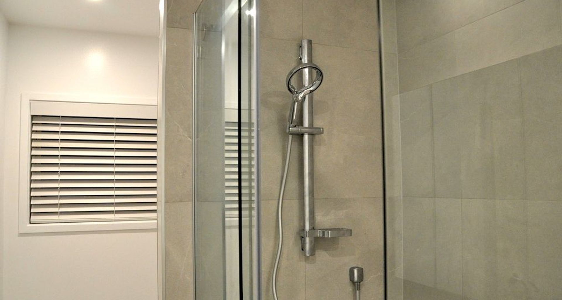Hamilton Road Bathroom banner