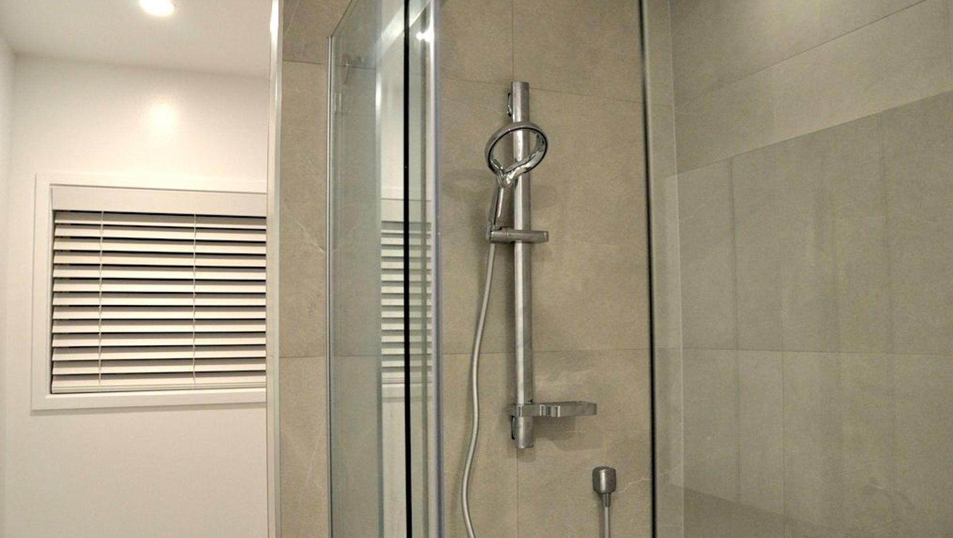 Hamilton Road Bathroom banner