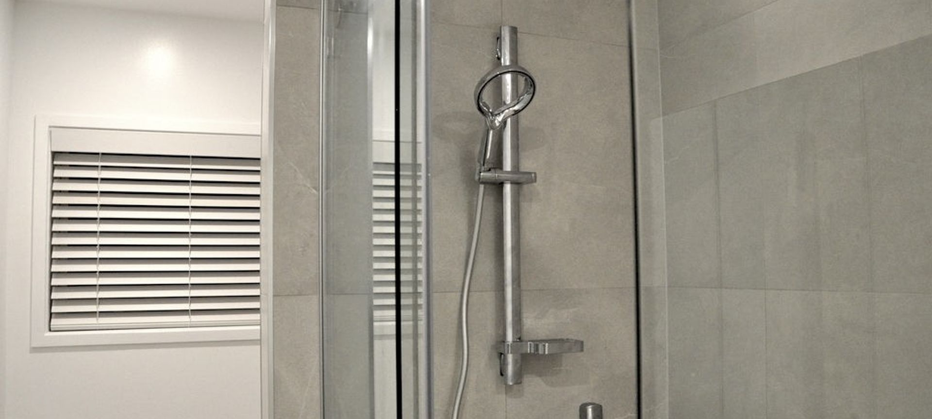 Hamilton Road Bathroom banner