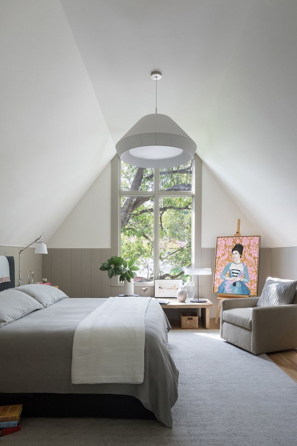14HeritageOakCottageCuppettKilpatrickArchitectureandInteriorDesignaustin-tx-bedroom-vaulted-ceiling-curved-ridge-modern-wainscot.jpg