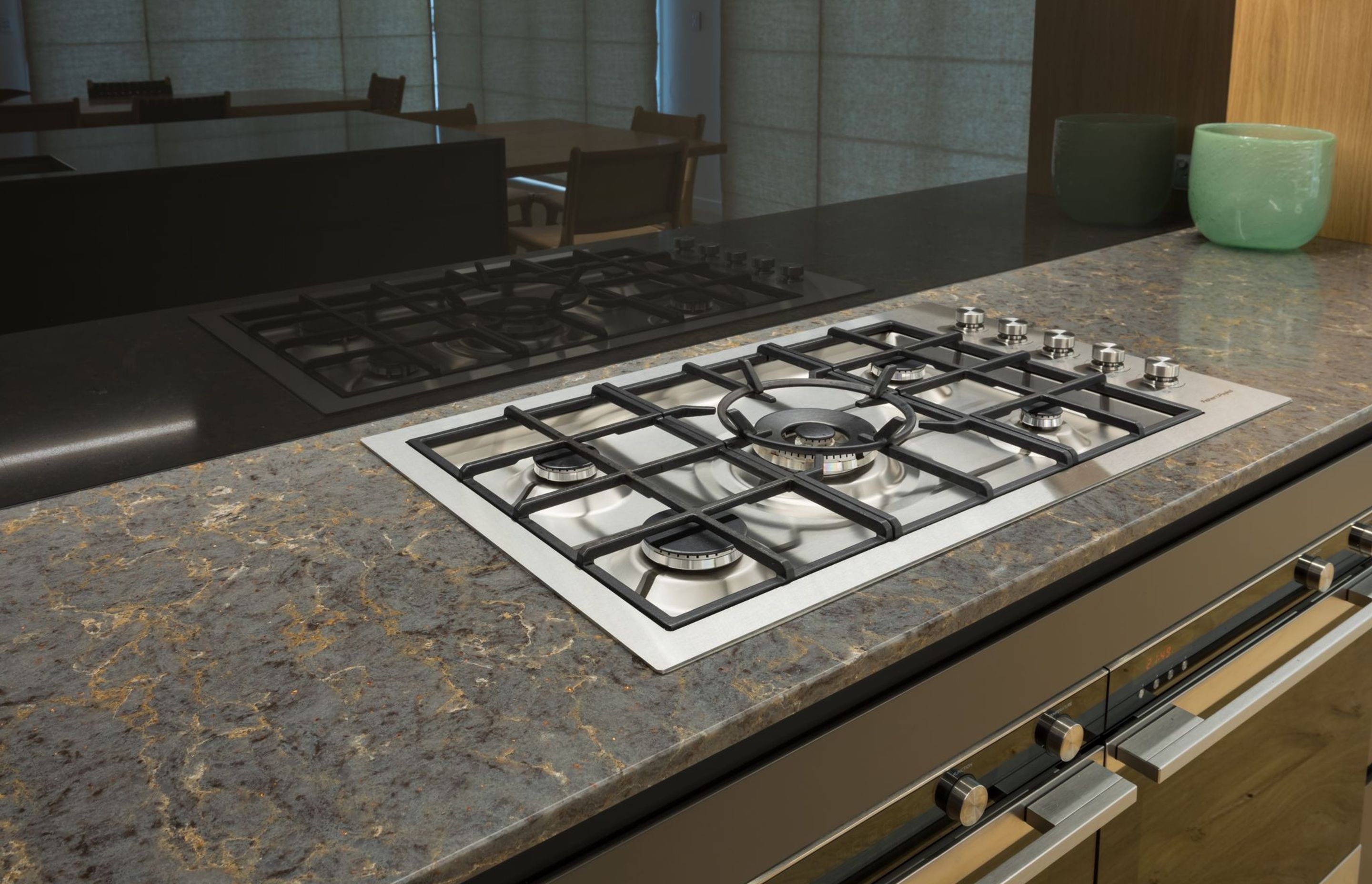 Kitchen & Wardrobe