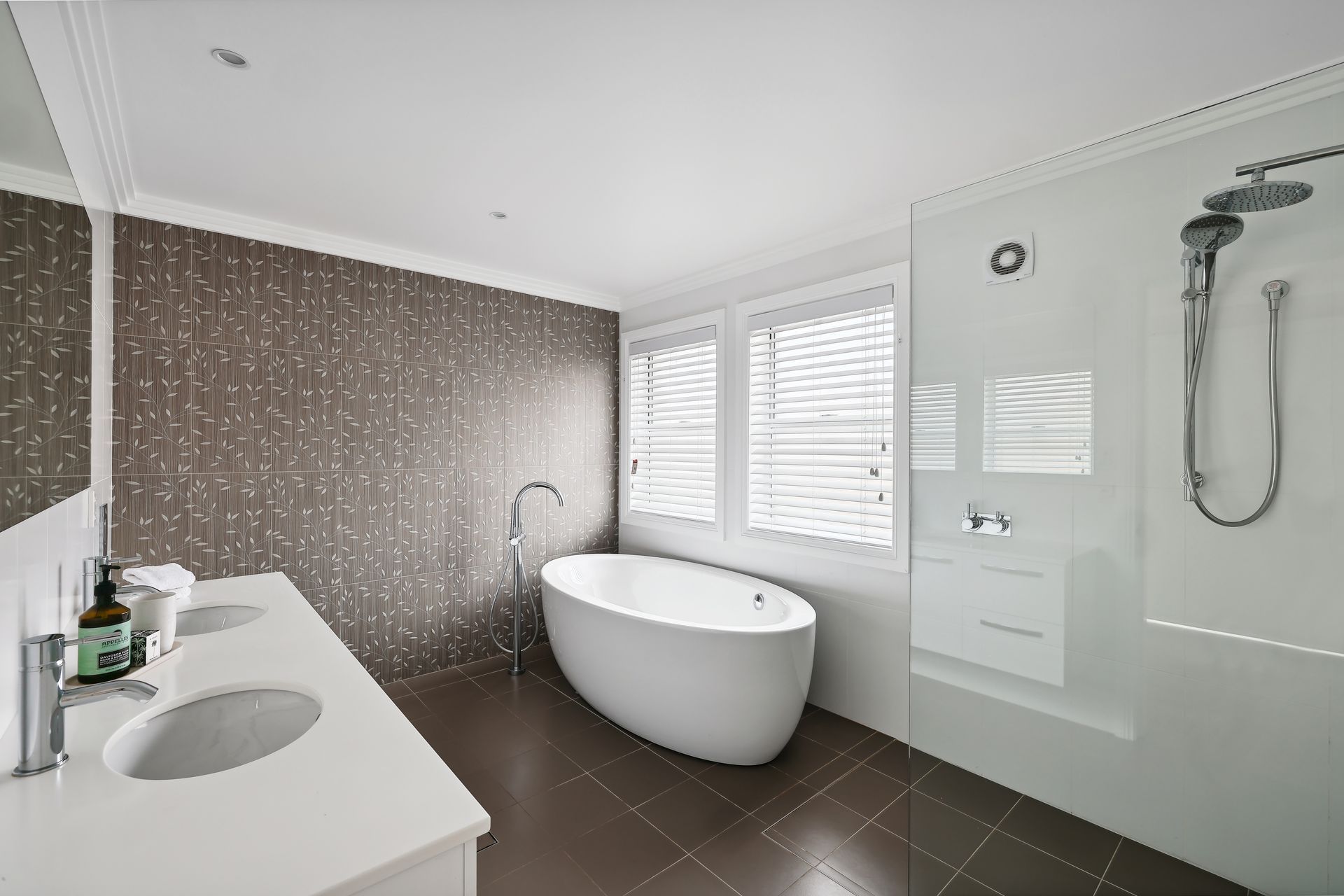 55QuayRoadCallalaBeachHighBathroom1.jpg