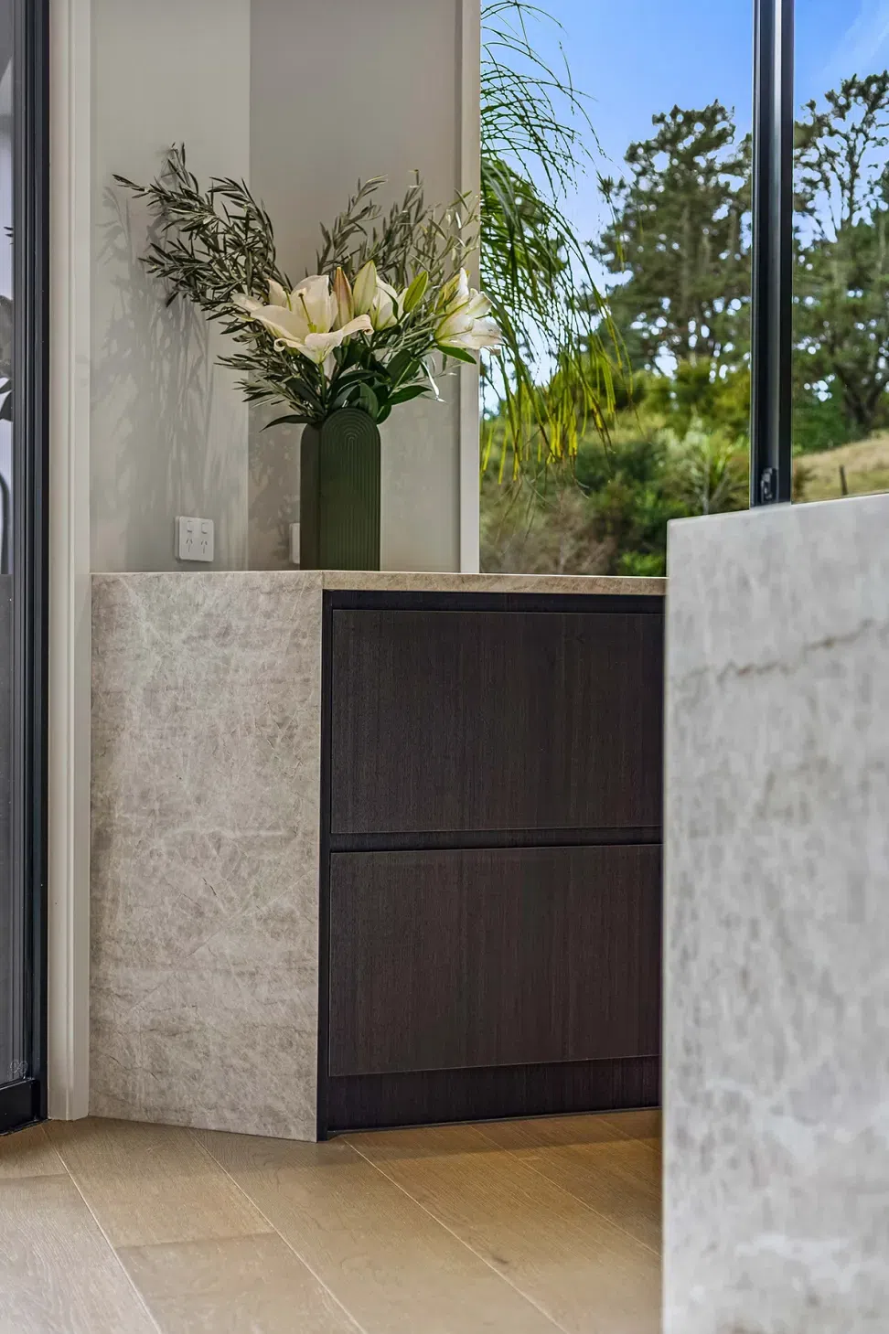6a72c60ac209b1175babcea8Harrison20Kitchen20-20Shinnoki20Stardust20Walnut20Timber20Veneer2012.webp