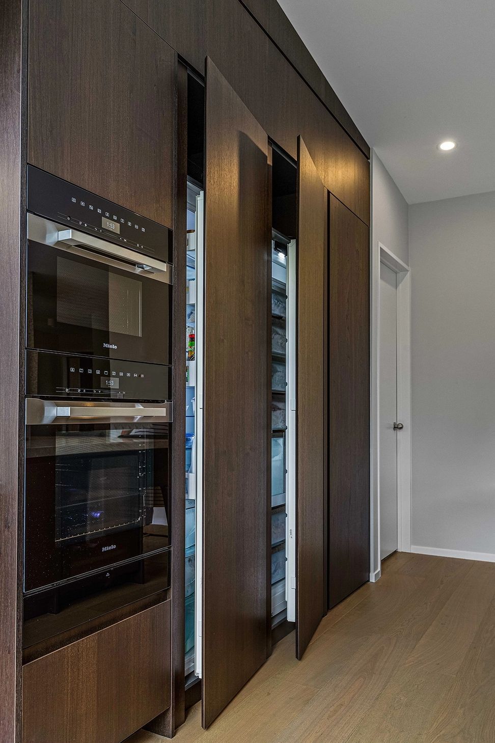 6a72c627bbce16266a6d80afHarrison20Kitchen20-20Shinnoki20Stardust20Walnut20Timber20Veneer2023-ap-compressed.jpg