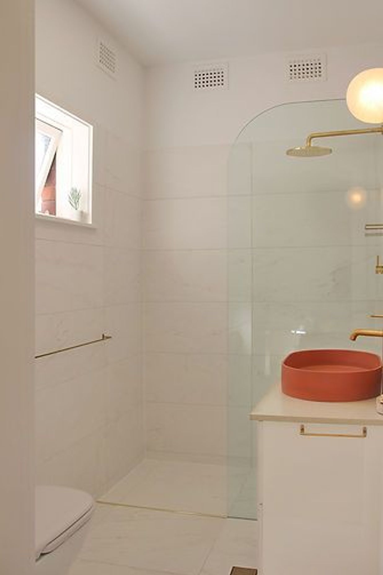 Clovelly Art Deco apartment