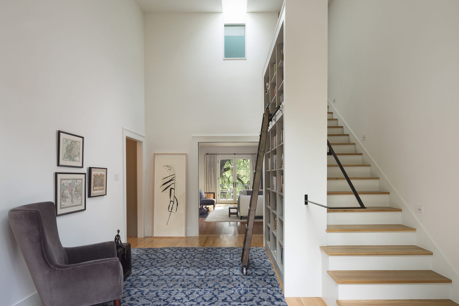 9HeritageOakCottageCuppettKilpatrickArchitectureandInteriorDesignaustin-tx-modern-stairway-library-skylight.jpg