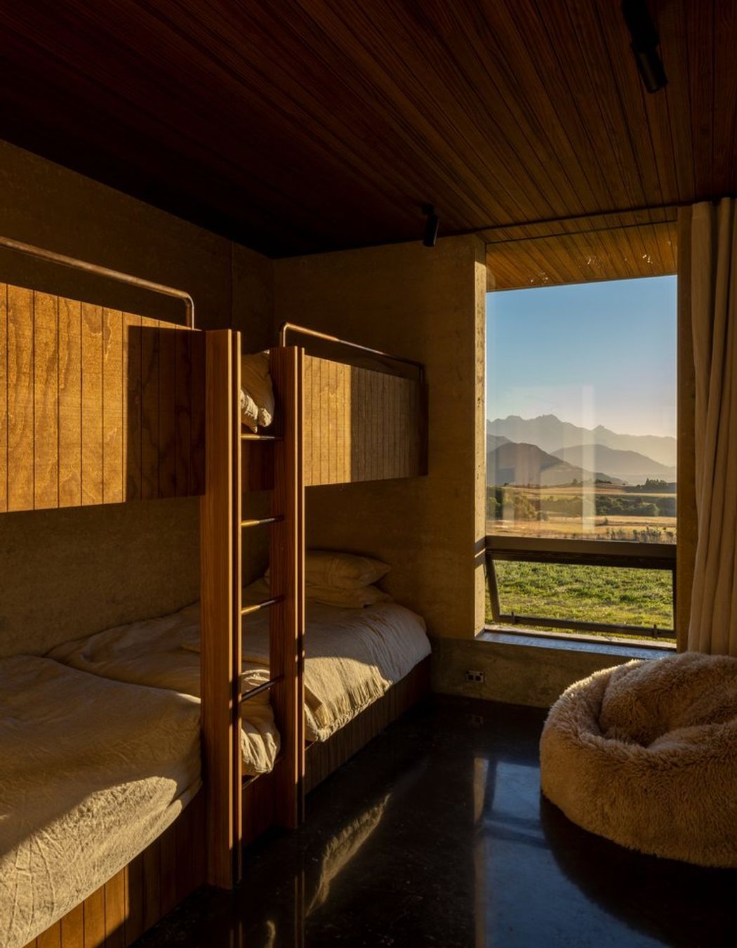 Crown Range Retreat