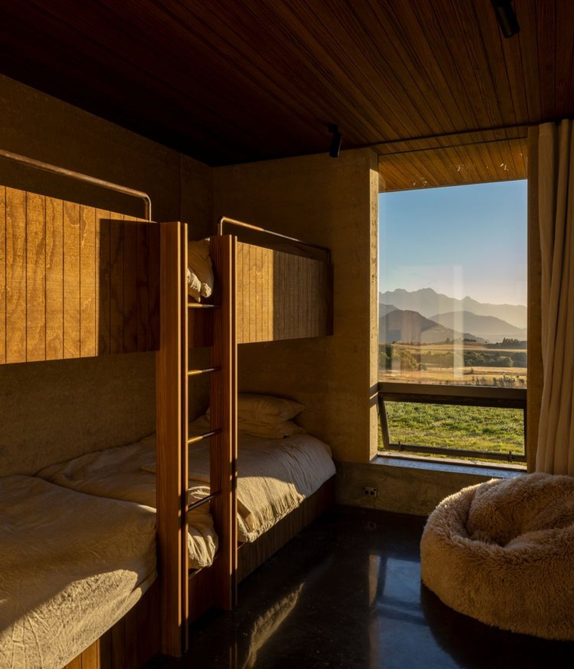 Crown Range Retreat