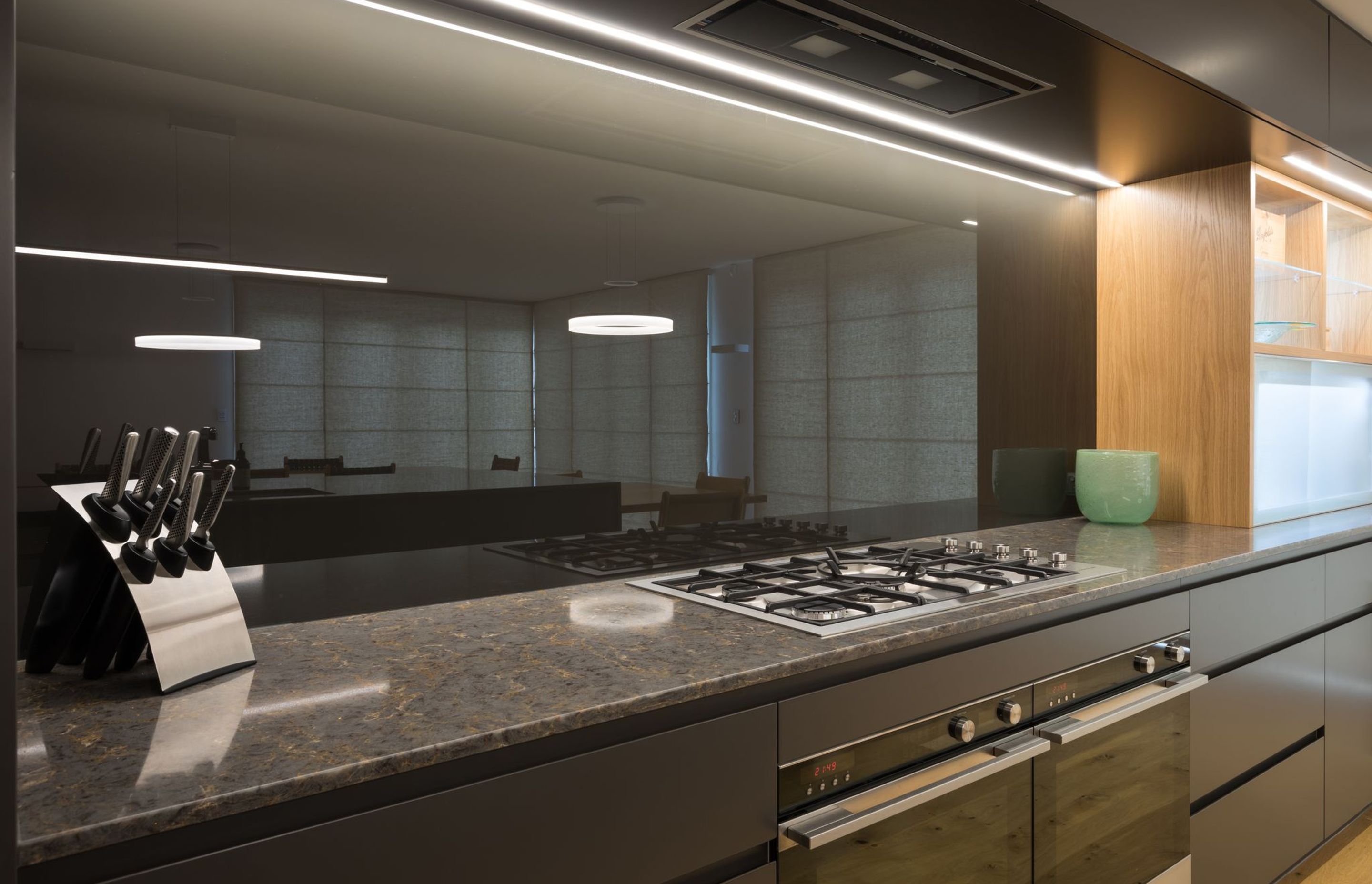 Kitchen & Wardrobe