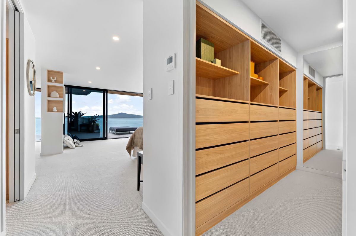 Auckland Apartment Walk In Wardrobe