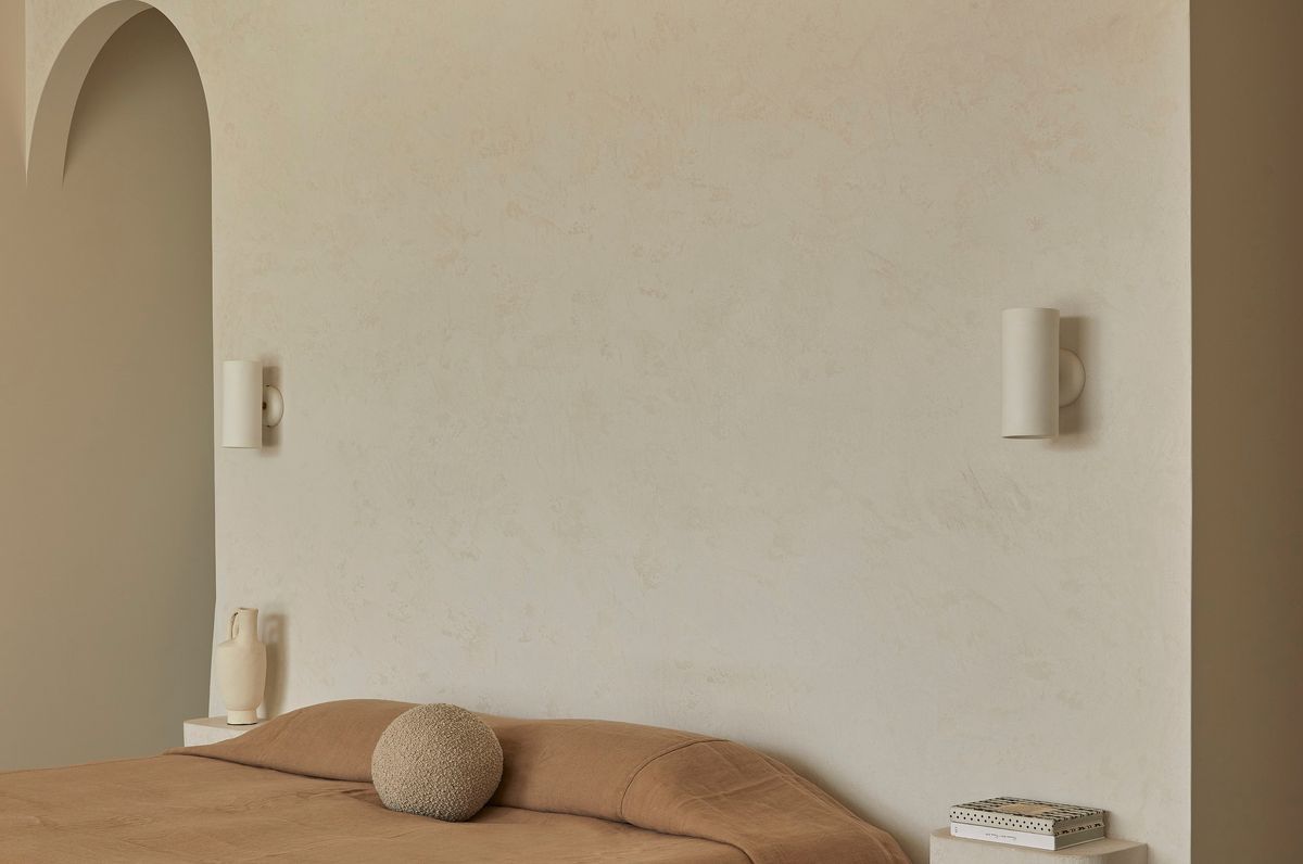 La Casa Curvilinear - A Minimalist Take On Mediterranean Design