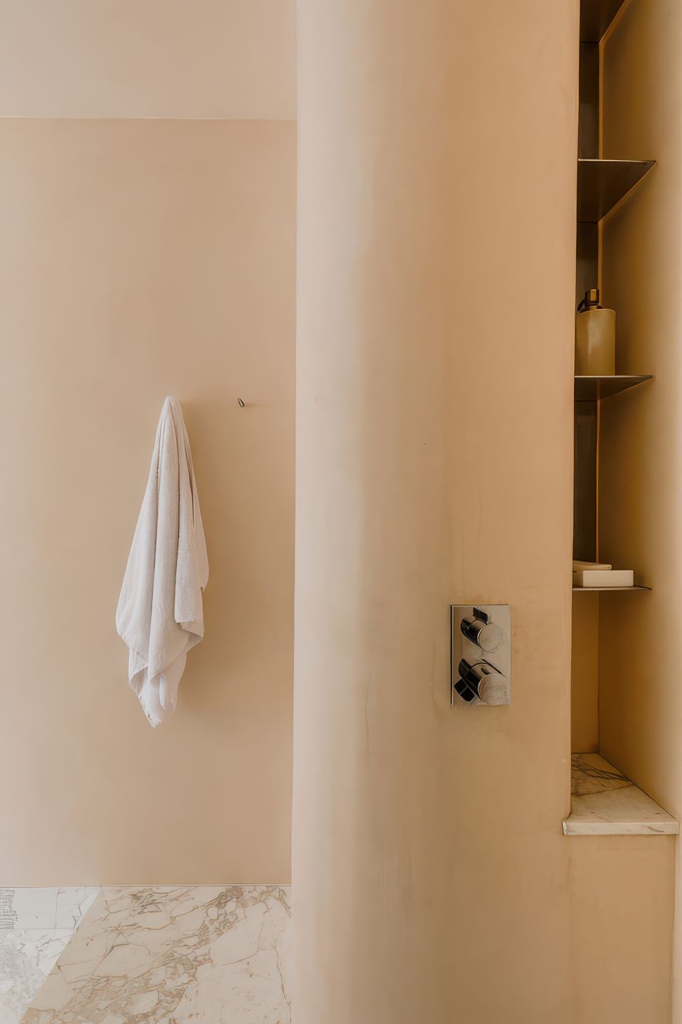 HMainBedroomBath1100ParkAveMKCA-571-640x960-gigapixel-standard-v2-4x.jpg