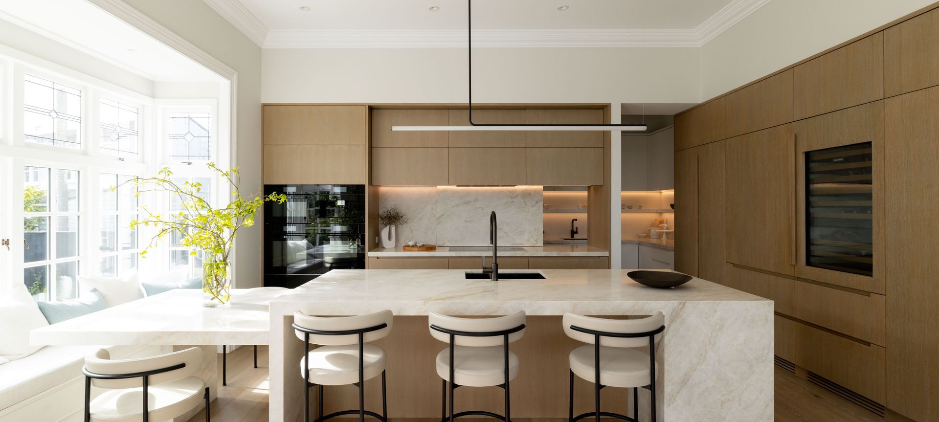 Kitchen design by Wim de Bruin Aveora, manufacture by Trendwood. Finishes & Furnishings selection by KKID. Stone from SCE.
